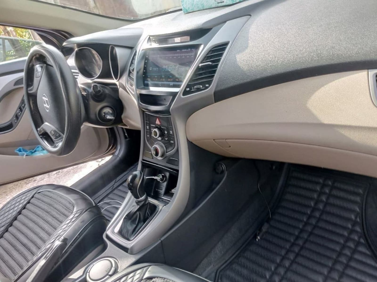 2014 Hyundai Elantra — photo 4