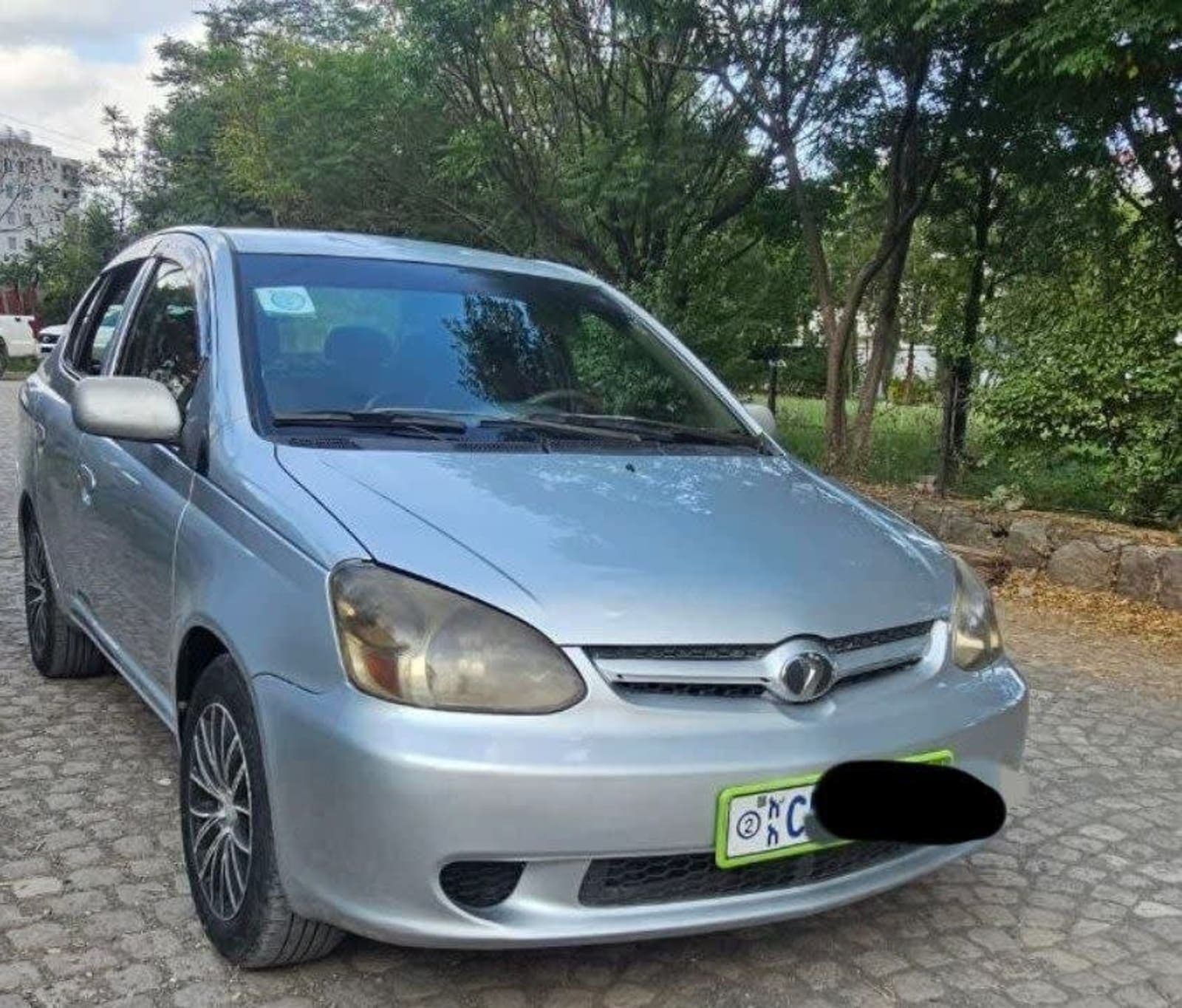 2005 Toyota Platz — photo 1