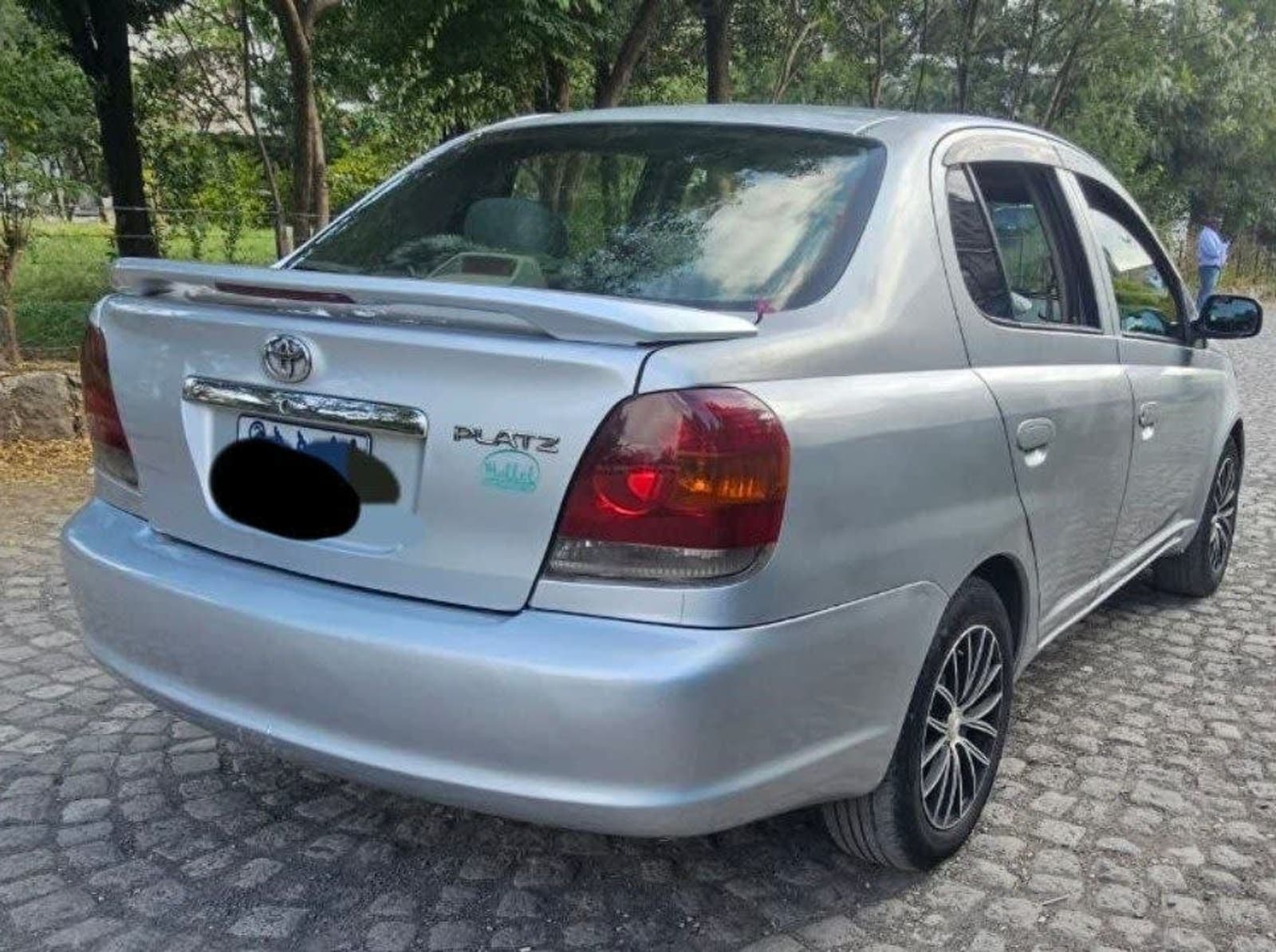 2005 Toyota Platz — photo 2