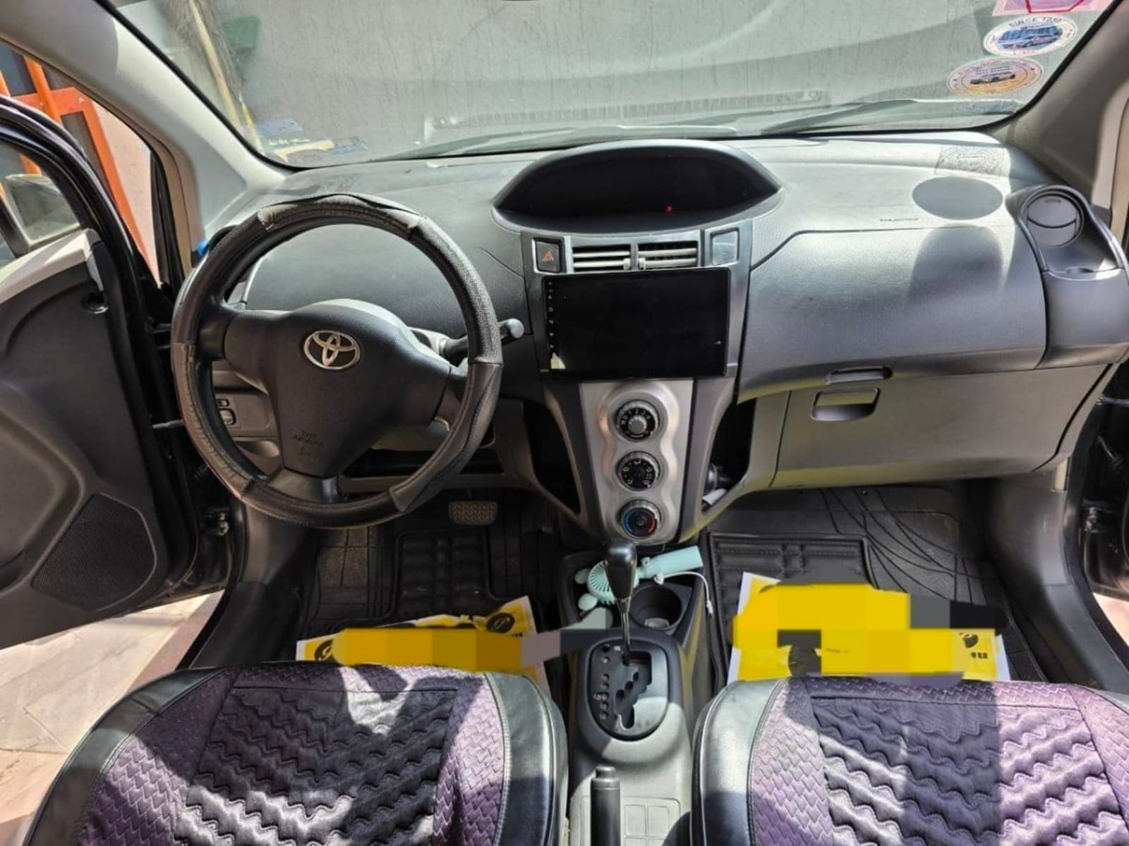 2008 Toyota Yaris Compact — photo 3