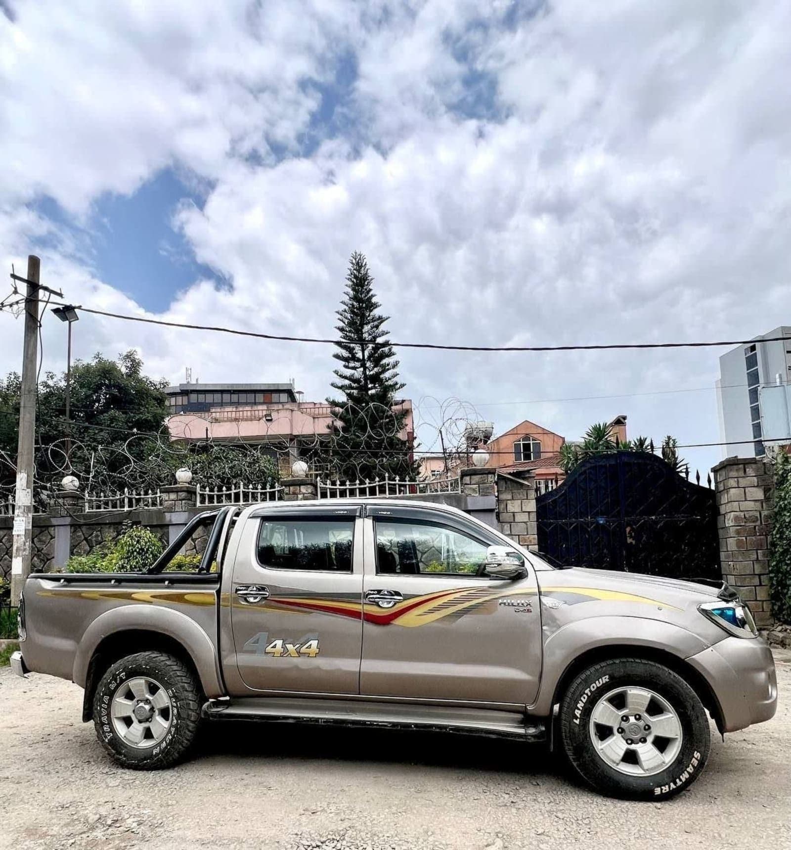 2011 Toyota Hilux double — photo 6