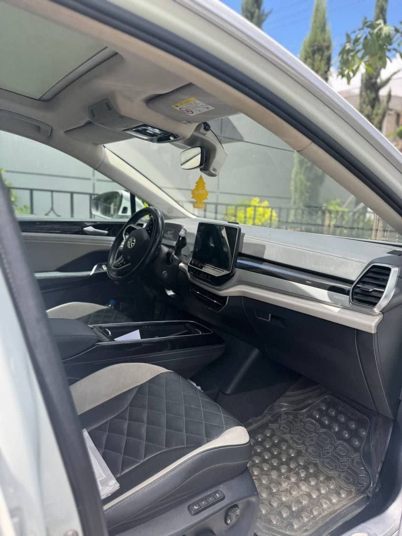 2022 Volkswagen ID.6 Crozz Pro — photo 2