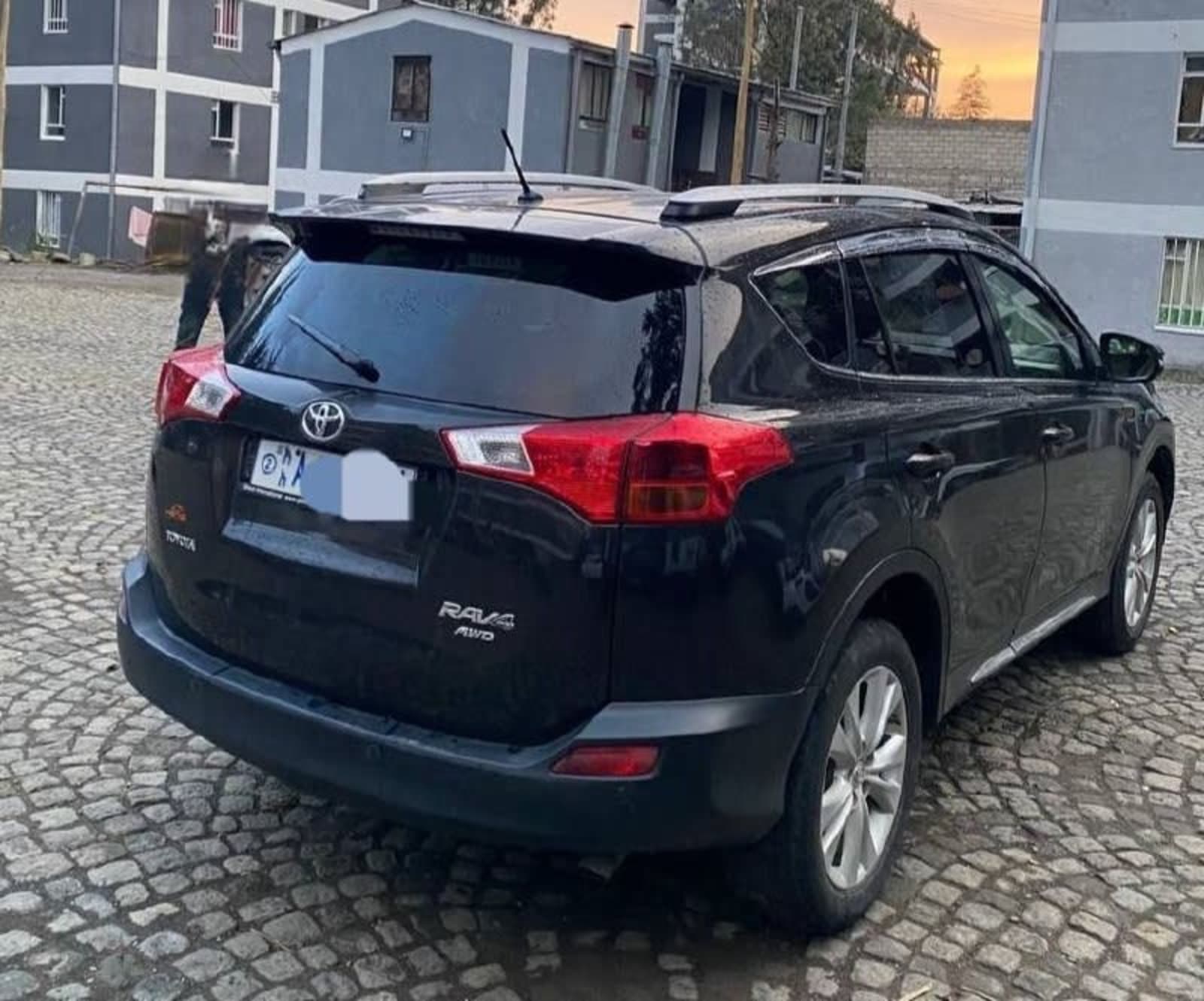 2015 Toyota Rav4 — photo 5