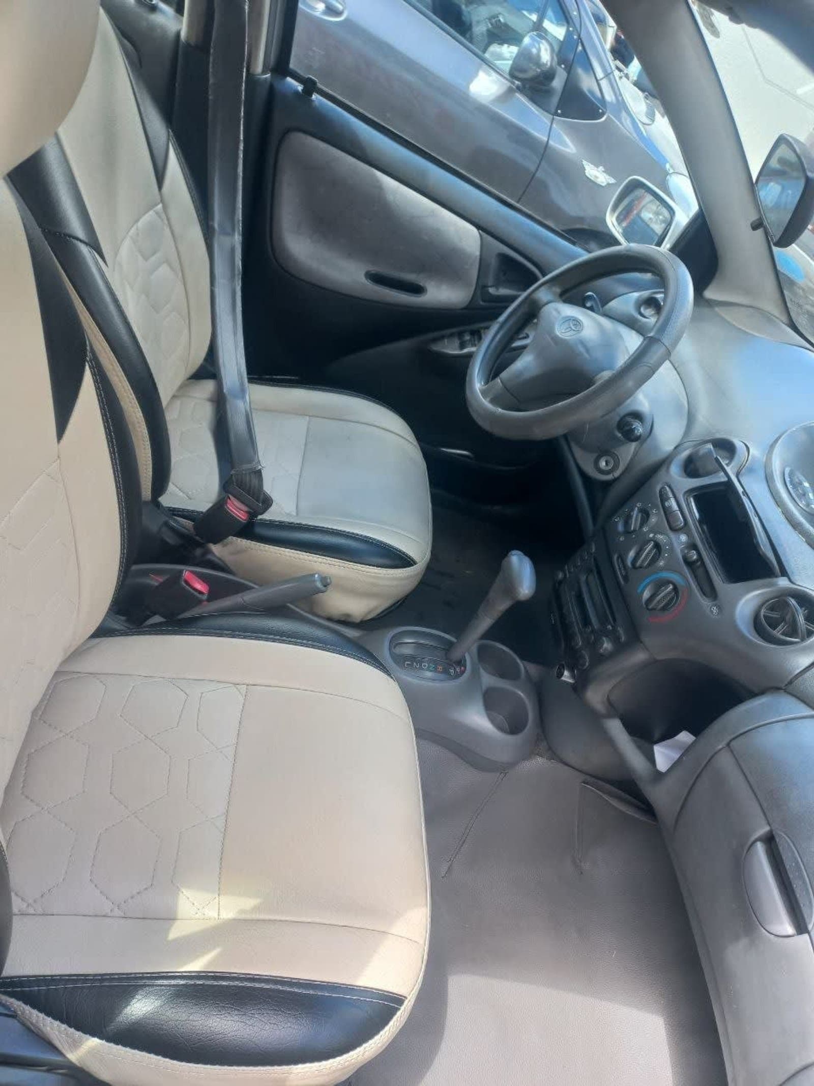 2001 TOYOTA VITZ — photo 3