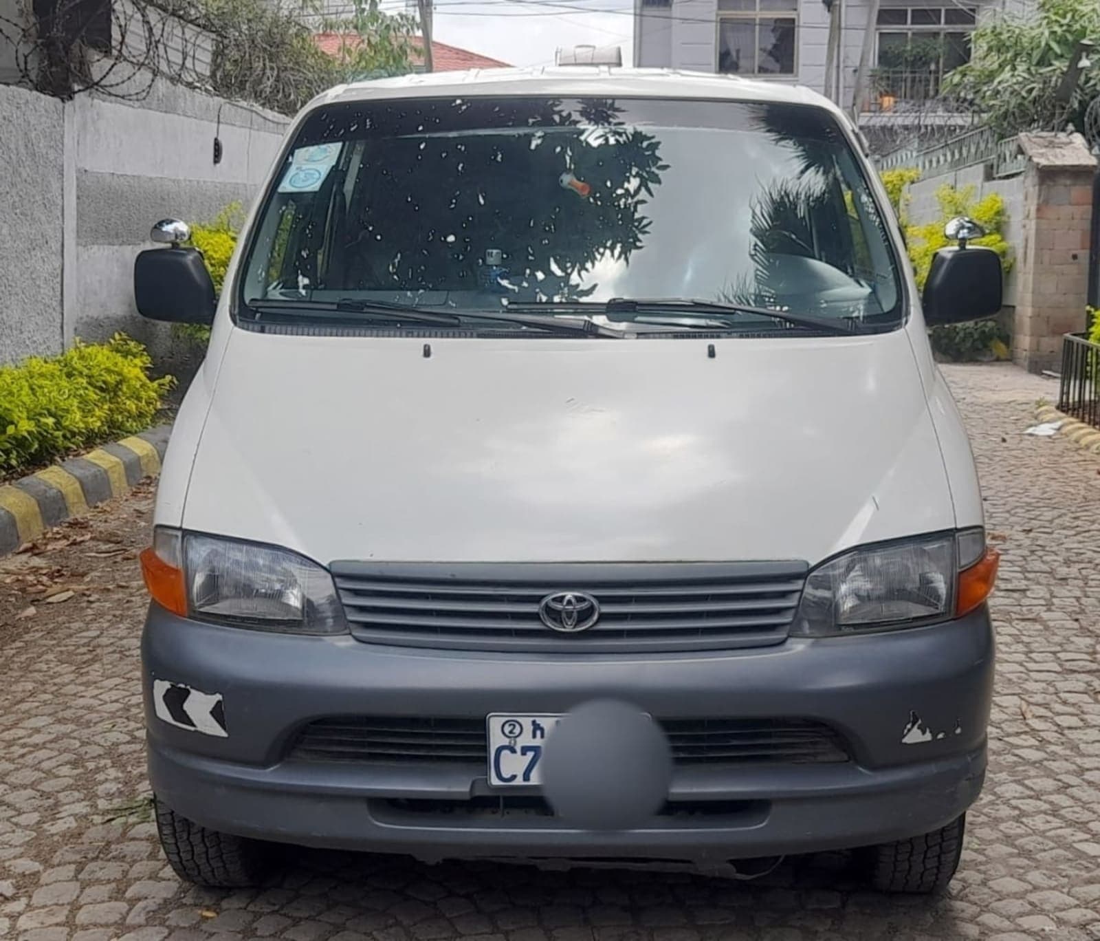 Toyota Hiace half van — photo 6