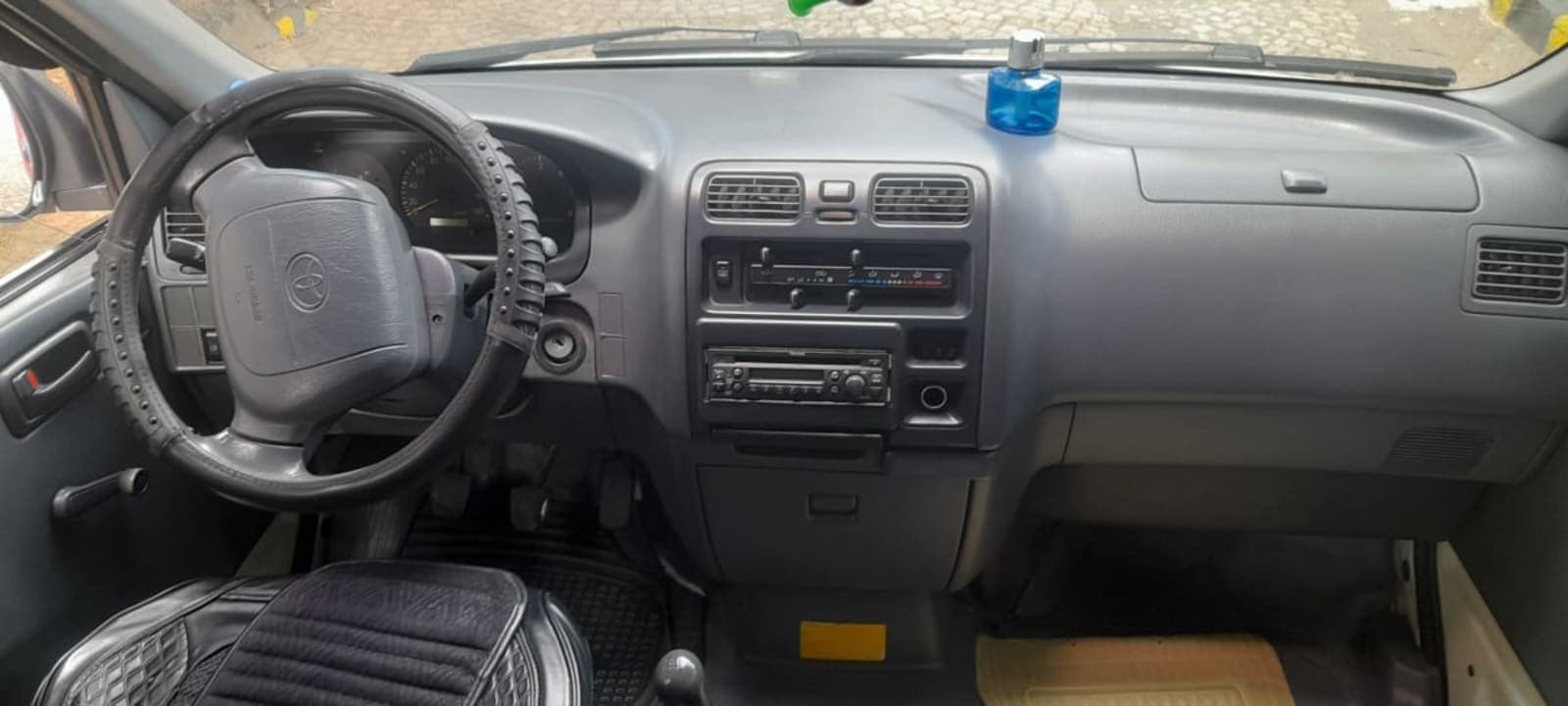 Toyota Hiace half van — photo 7