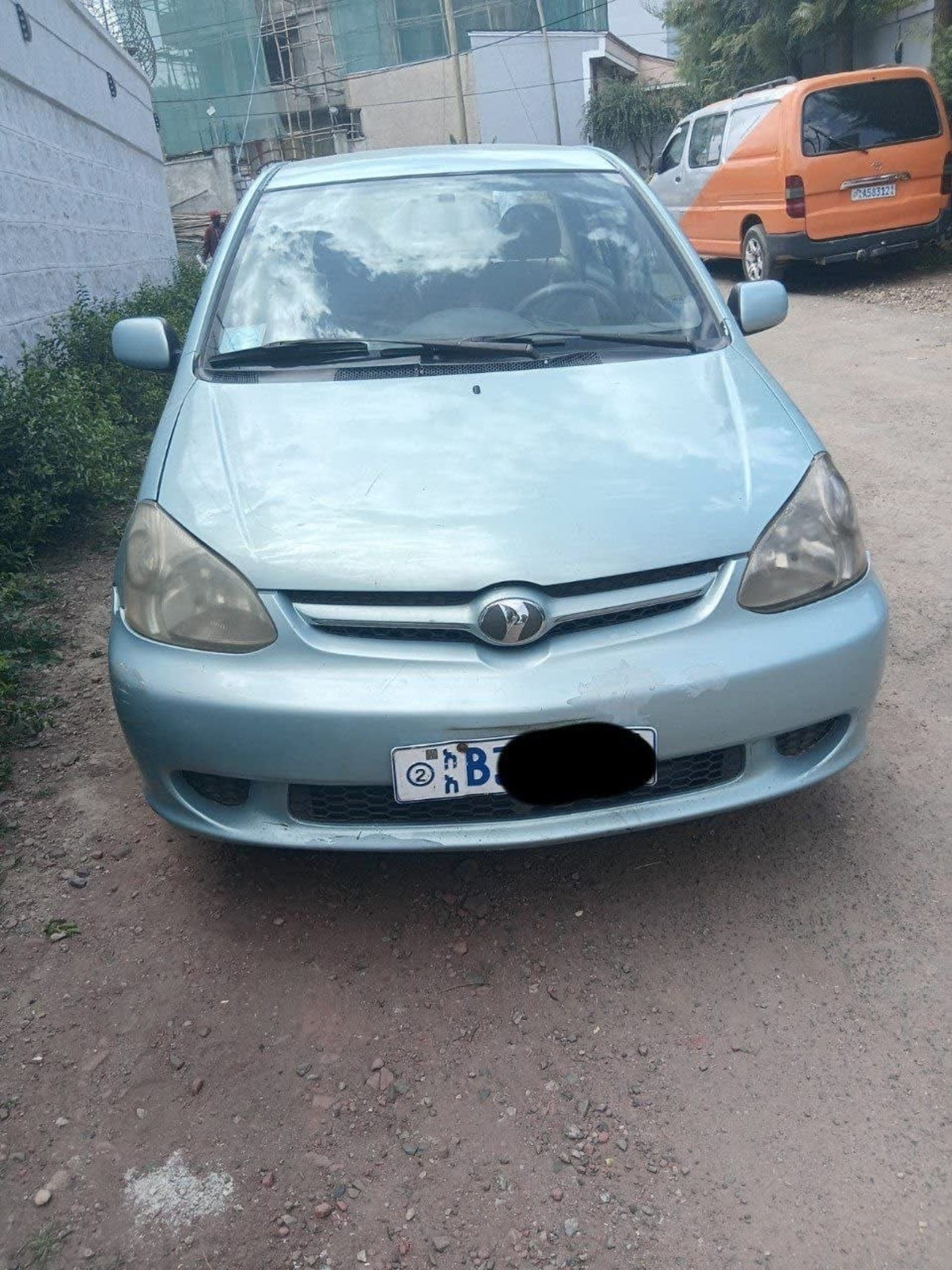 2005 Toyota Platz — photo 1