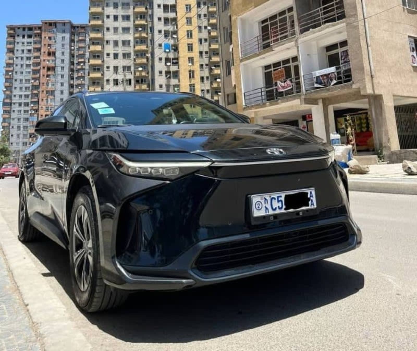 2023 Toyota Bz4x — photo 2