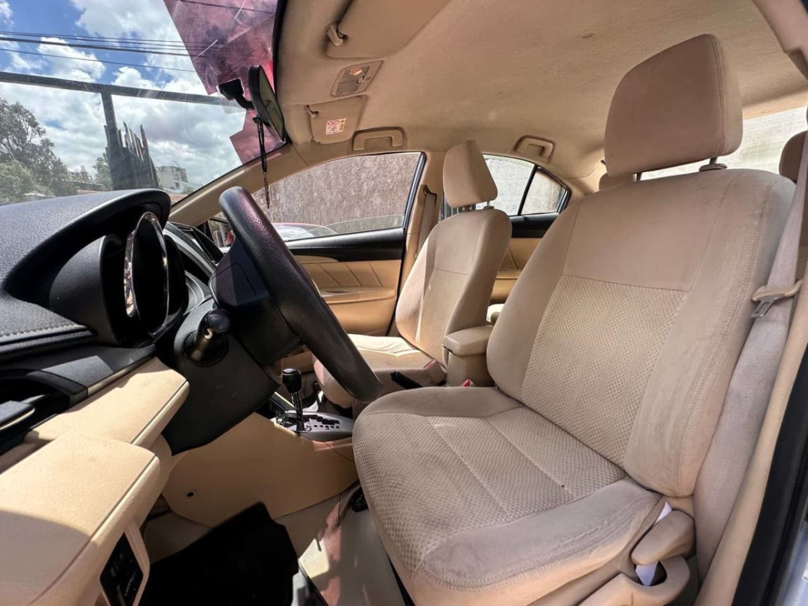 2014 Toyota Yaris Sedan — photo 2