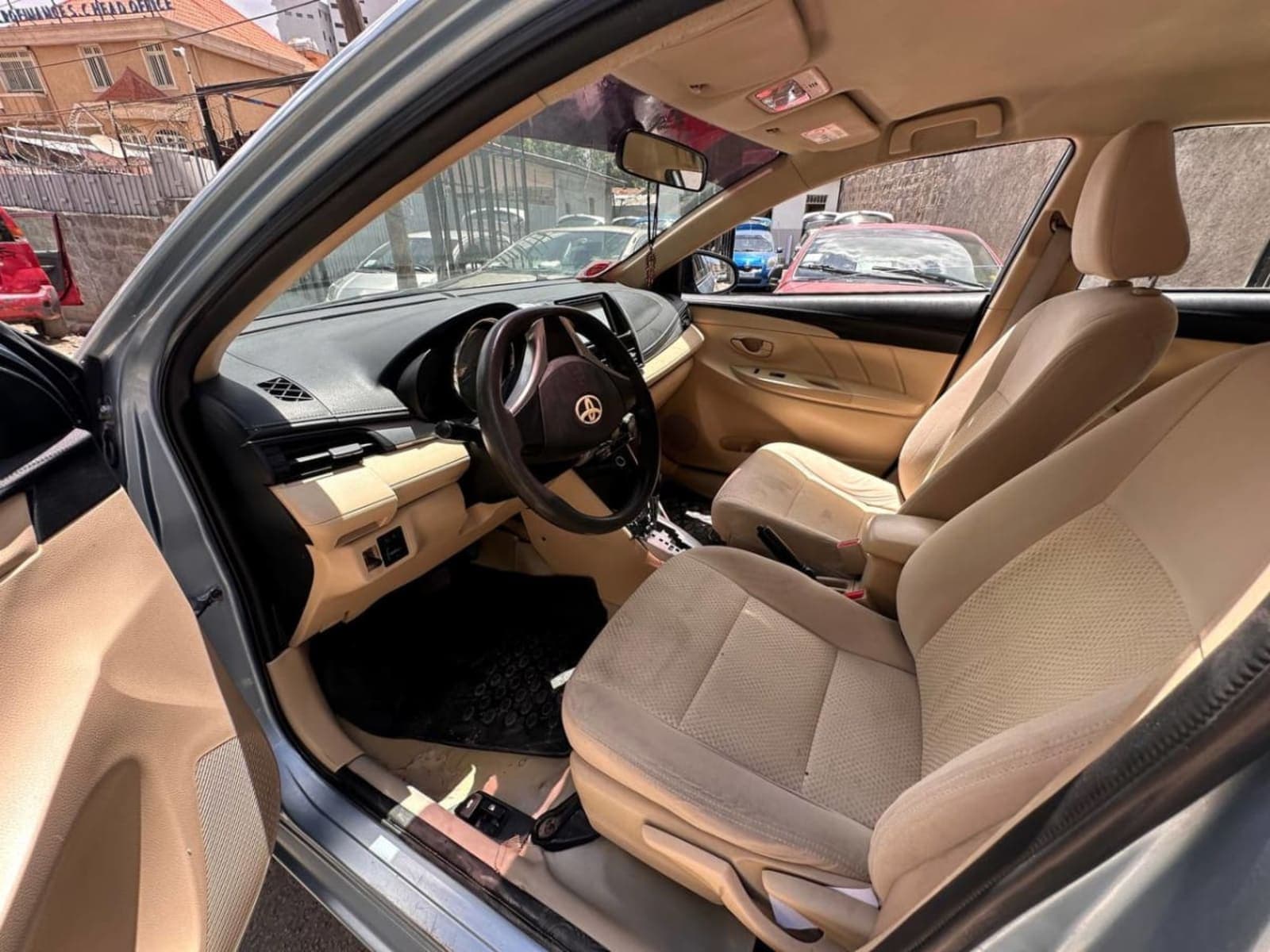 2014 Toyota Yaris Sedan — photo 4
