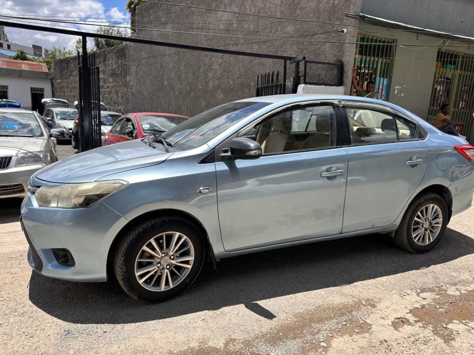 2014 Toyota Yaris Sedan — photo 5