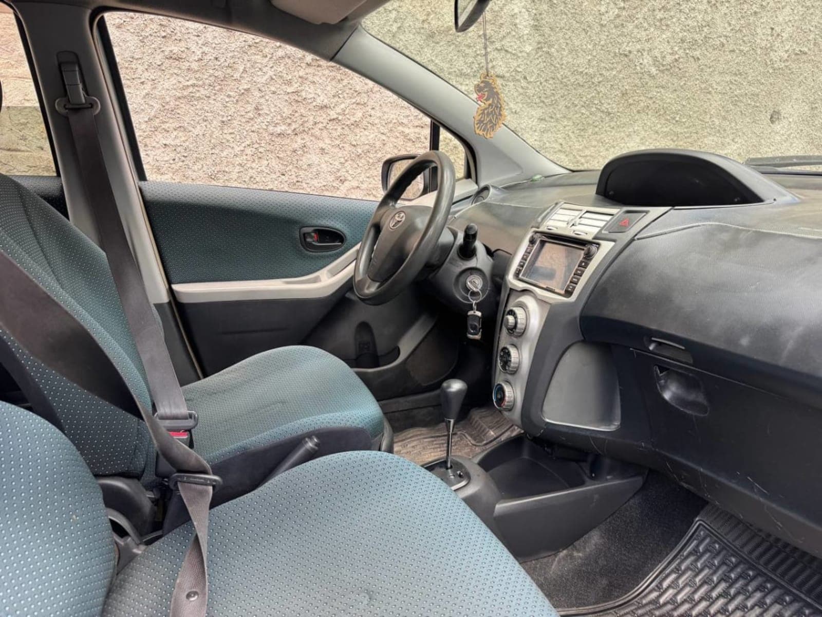 2007 Toyota Yaris Compact โ photo 3