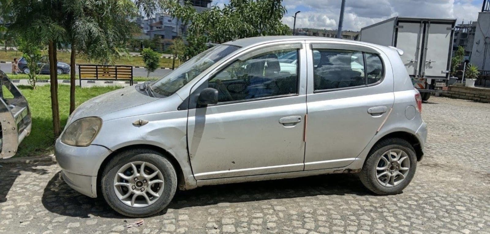2000 Toyota Vitz — photo 3