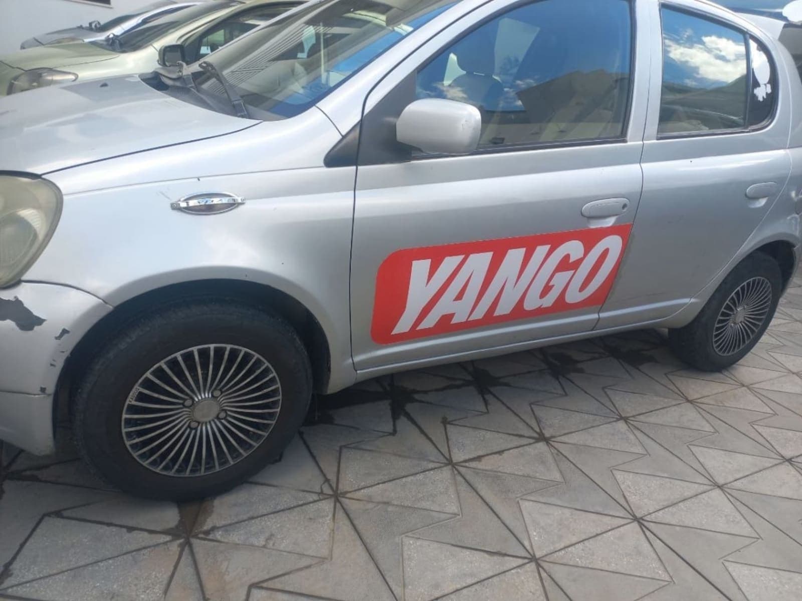 2001 Toyota Vitz — photo 4