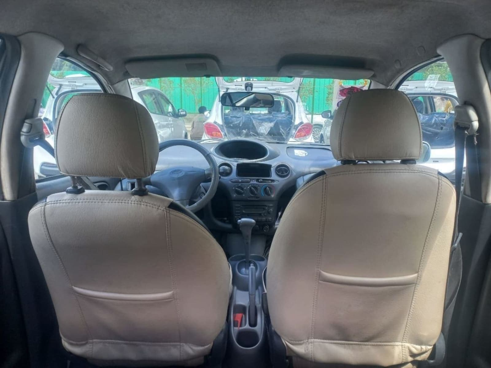 2001 Toyota Vitz — photo 5