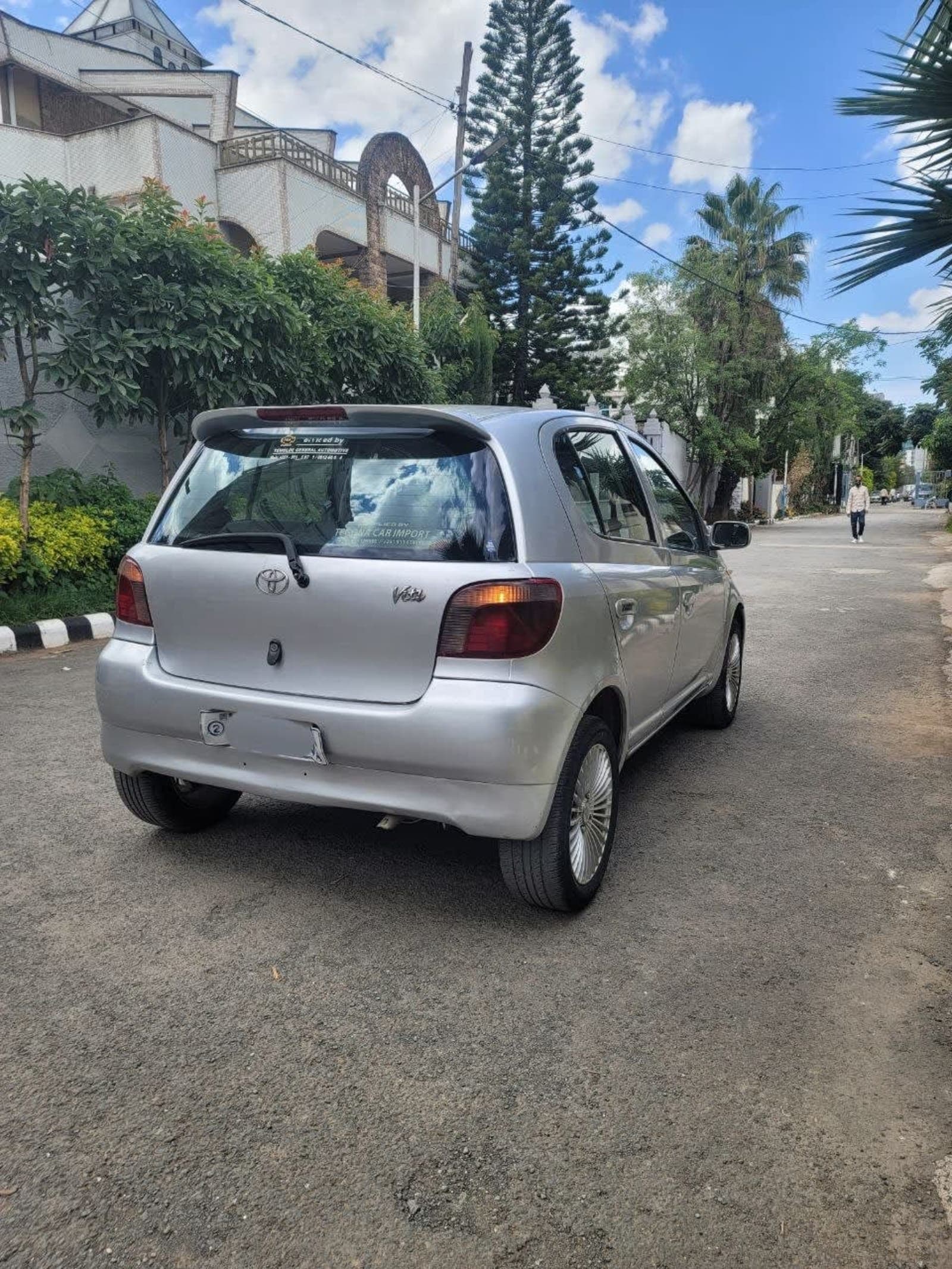 2001 Toyota Vitz — photo 1