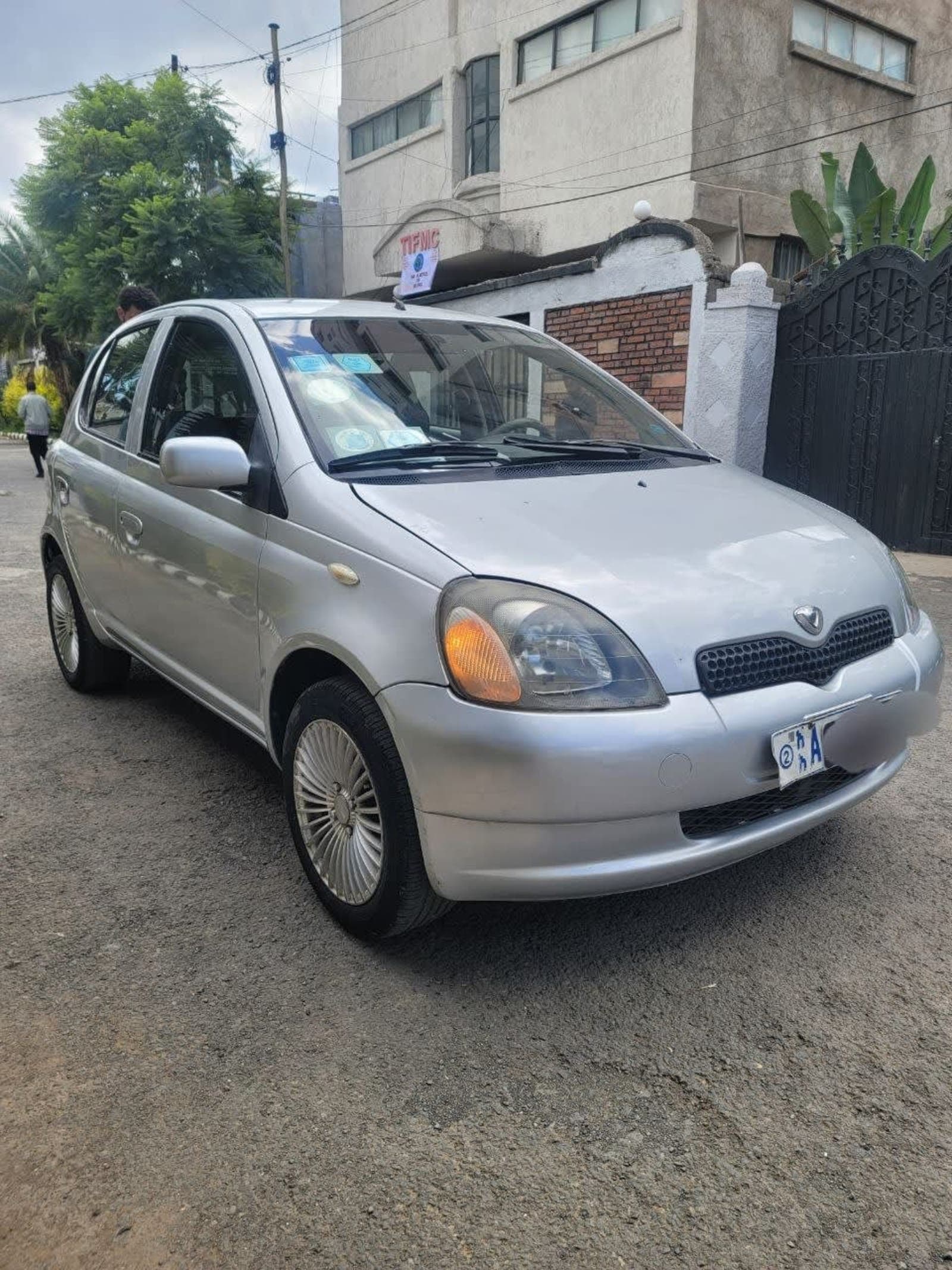 2001 Toyota Vitz — photo 3