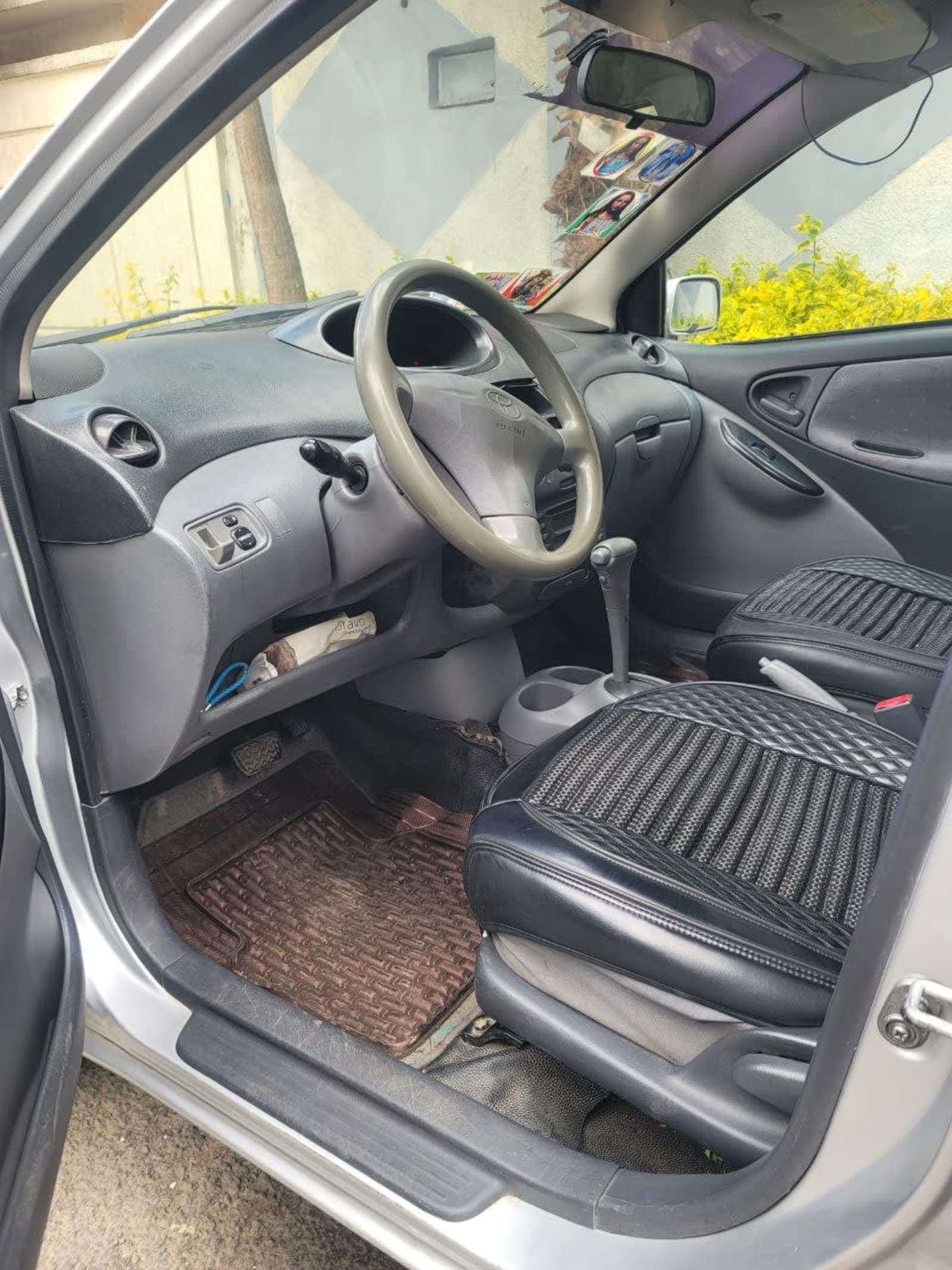 2001 Toyota Vitz — photo 4