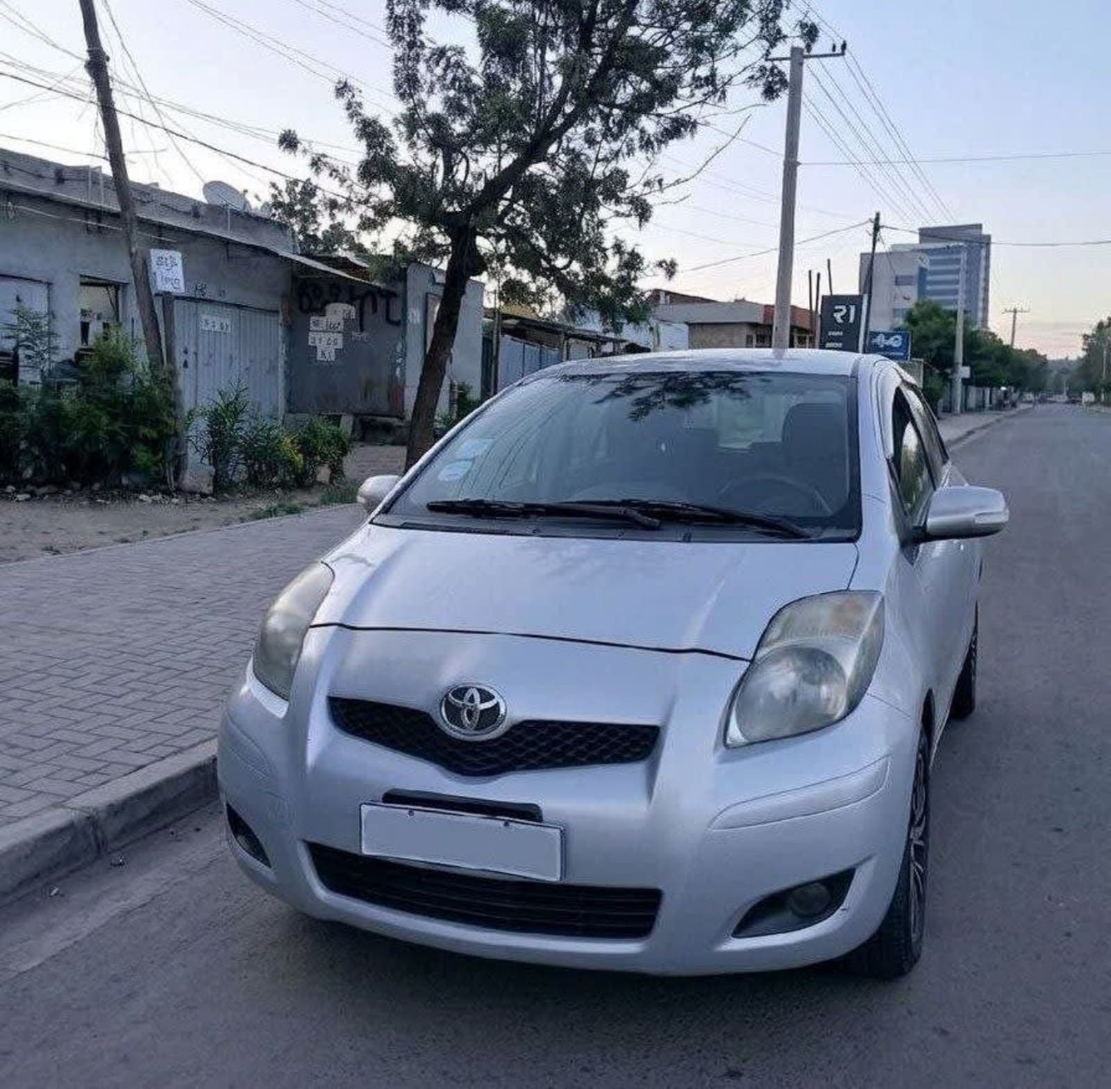 2010 Toyota Yaris Compact — photo 3