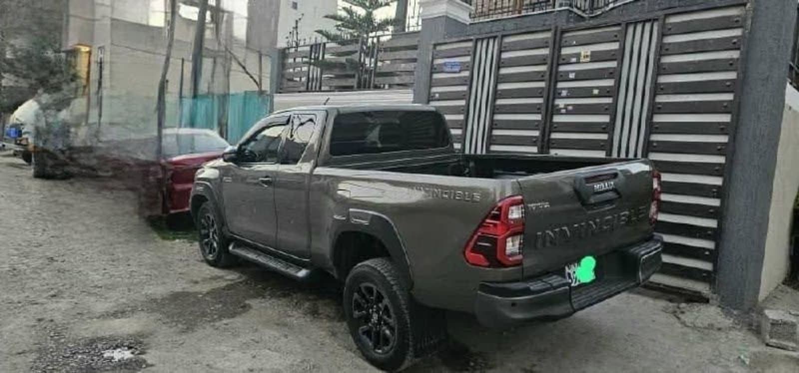 2021 Toyota Hilux Invincible — photo 2