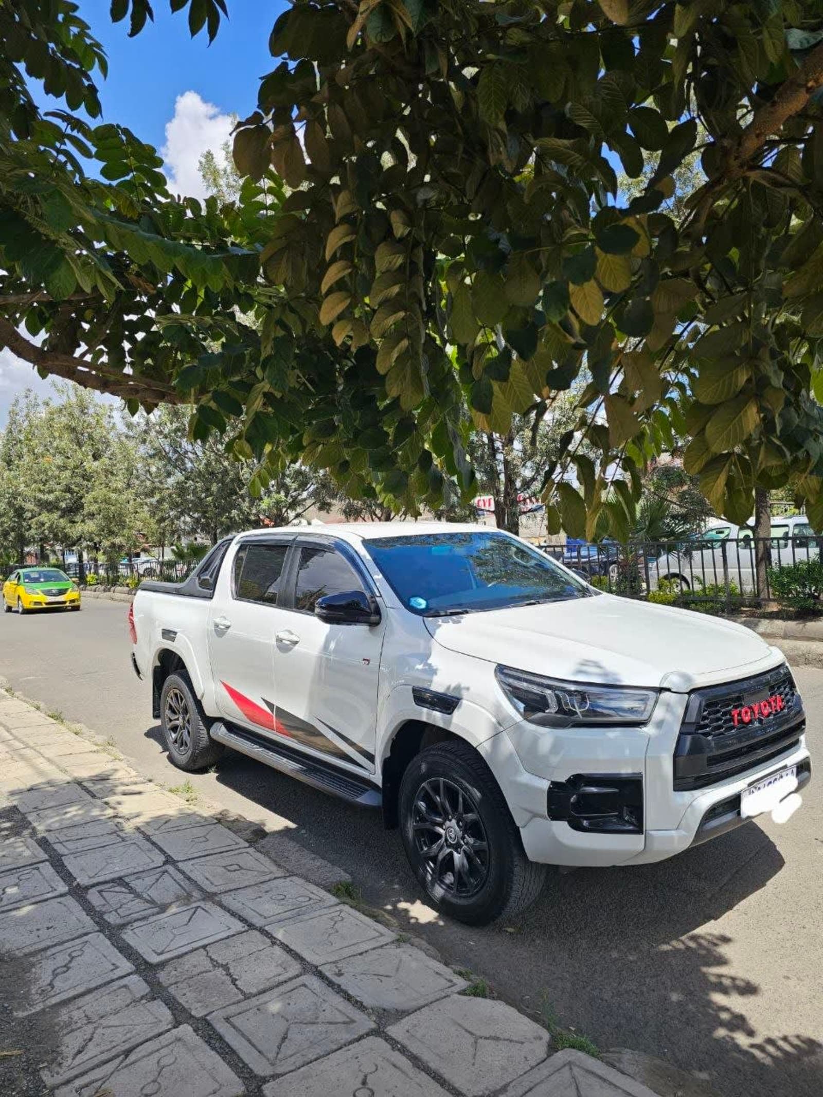 2023 Toyota Hilux GR Sport — photo 4