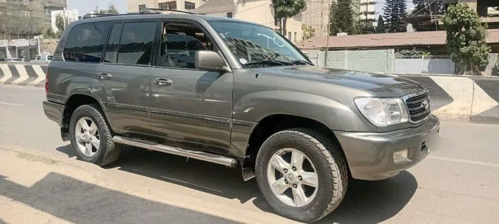 2002 Toyota Land Cruiser 105 — photo 2
