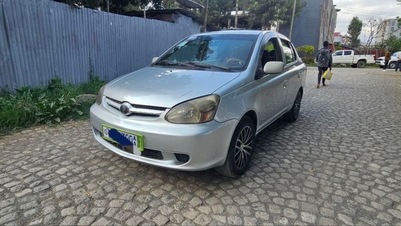 2005 Toyota Platz — photo 2
