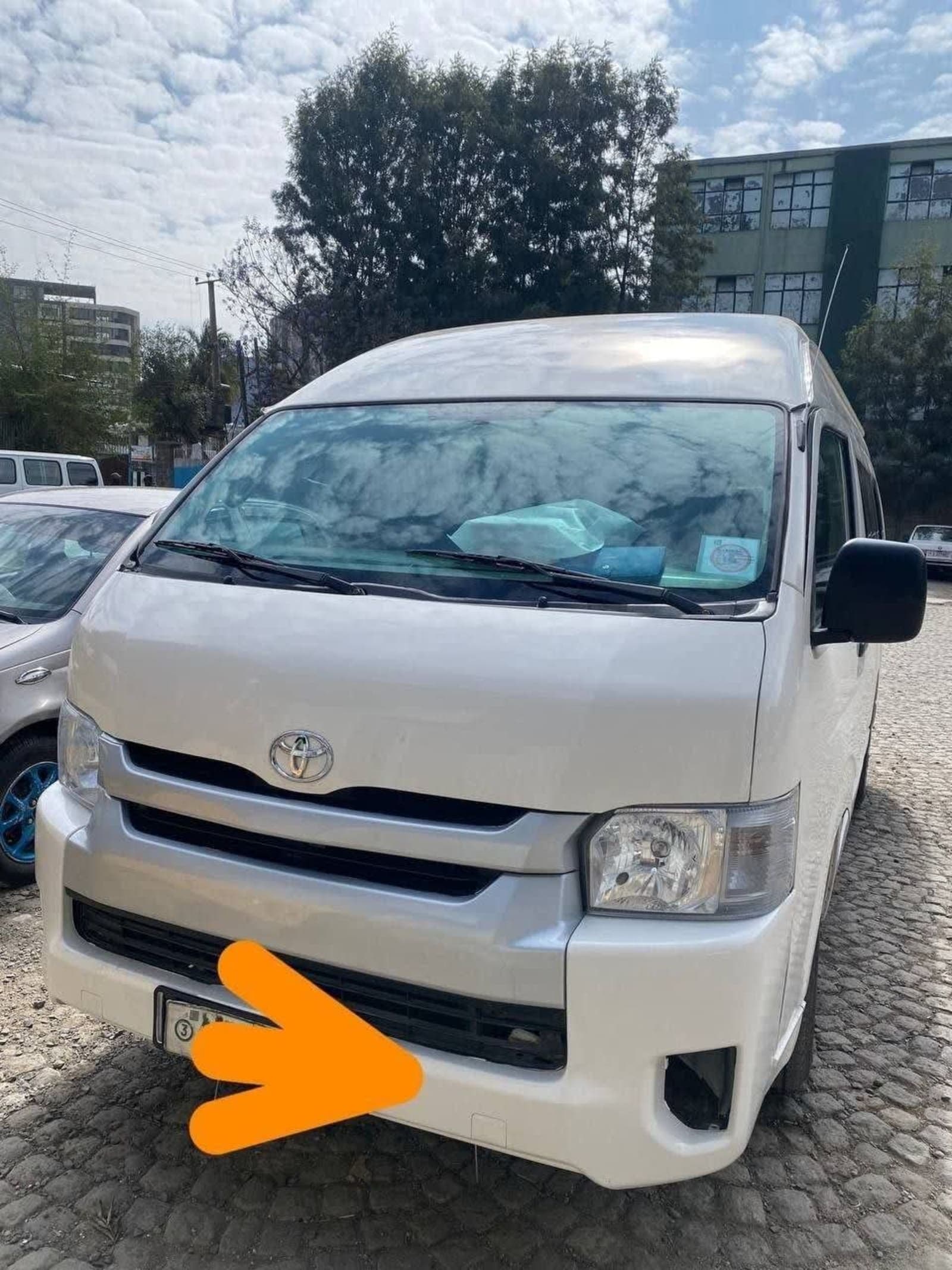2012 Toyota Hiace HighRoof — photo 2