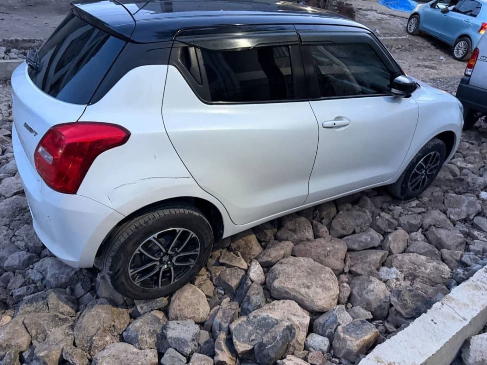2022 Suzuki Swift — photo 2