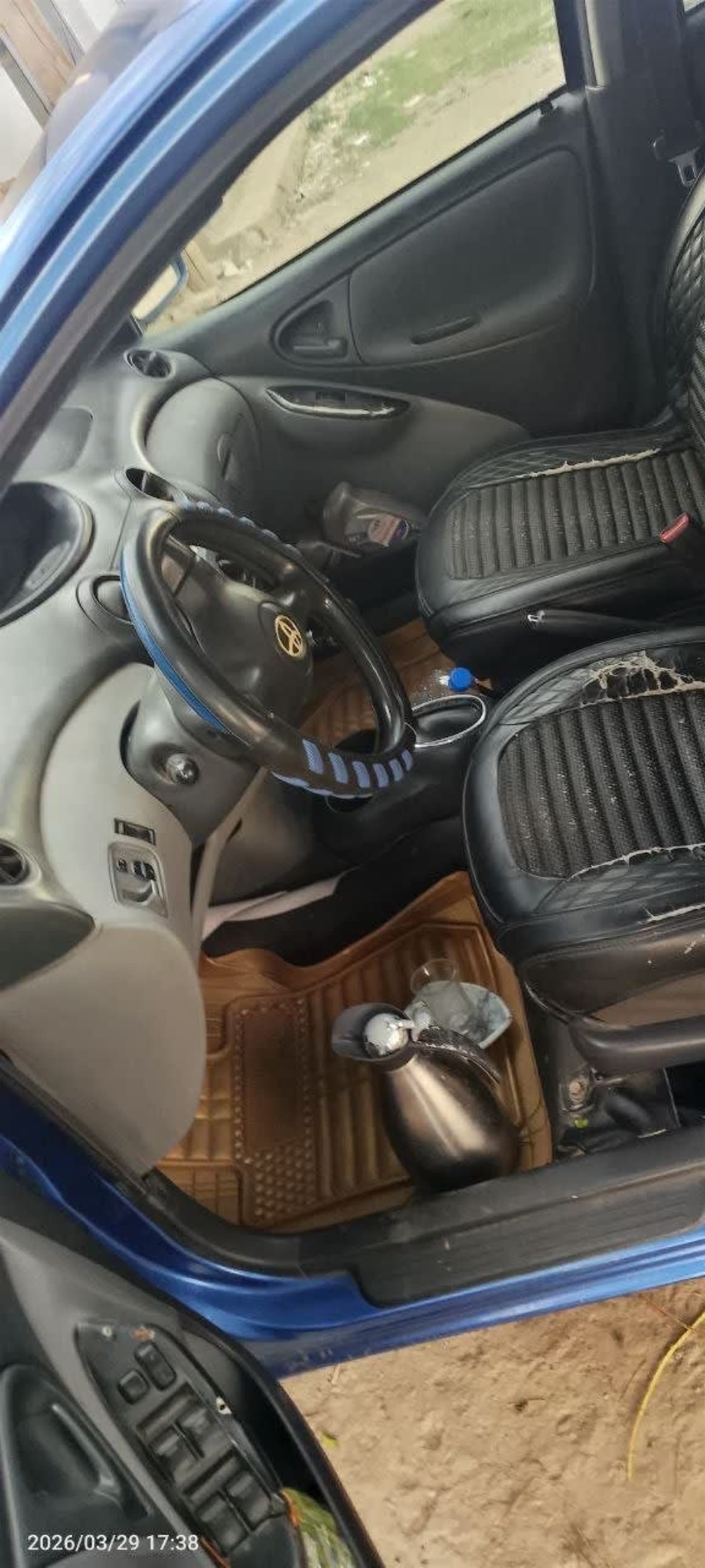 2002 Toyota Vitz — photo 1