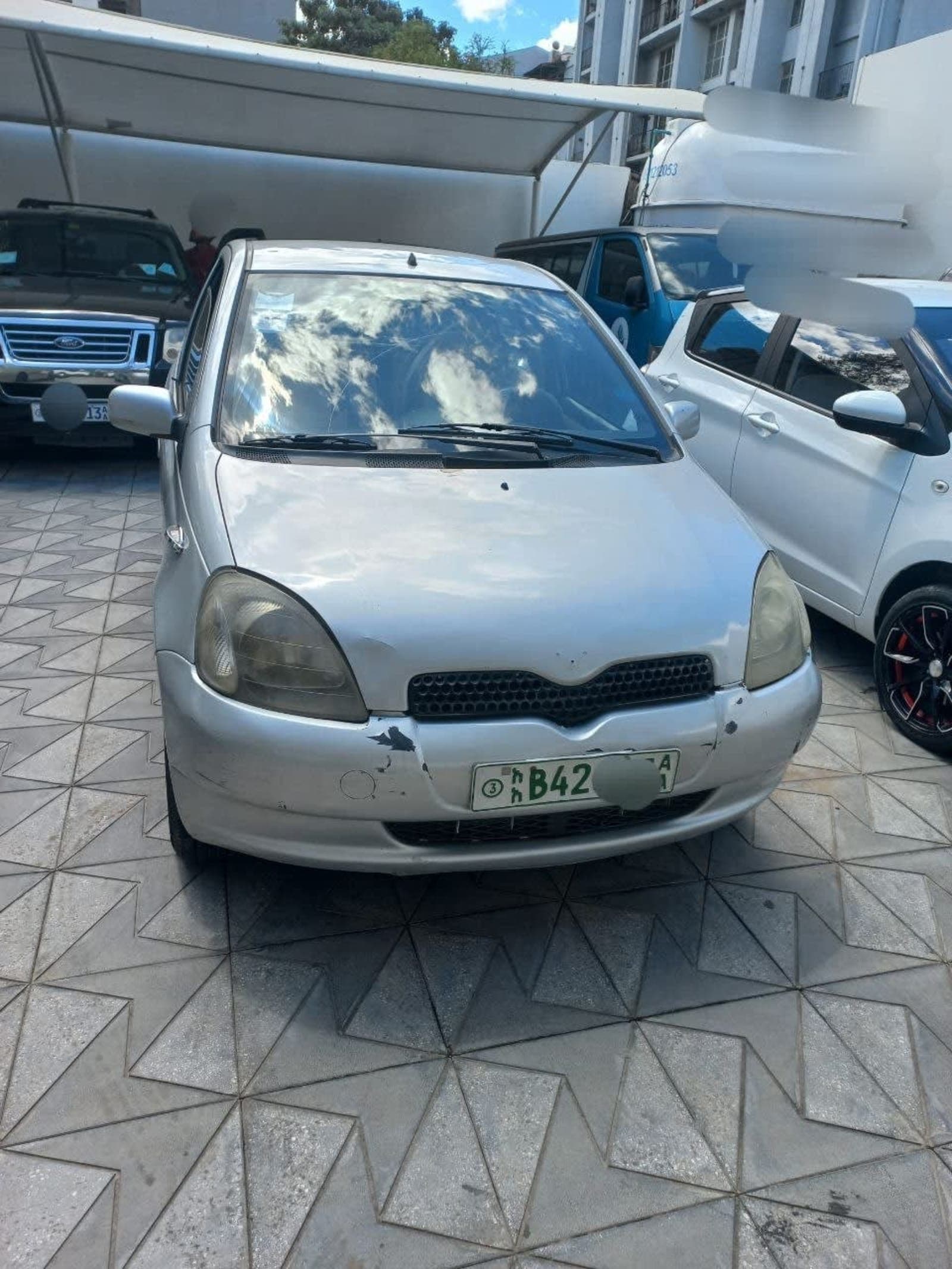 2001 Toyota Vitz — photo 1