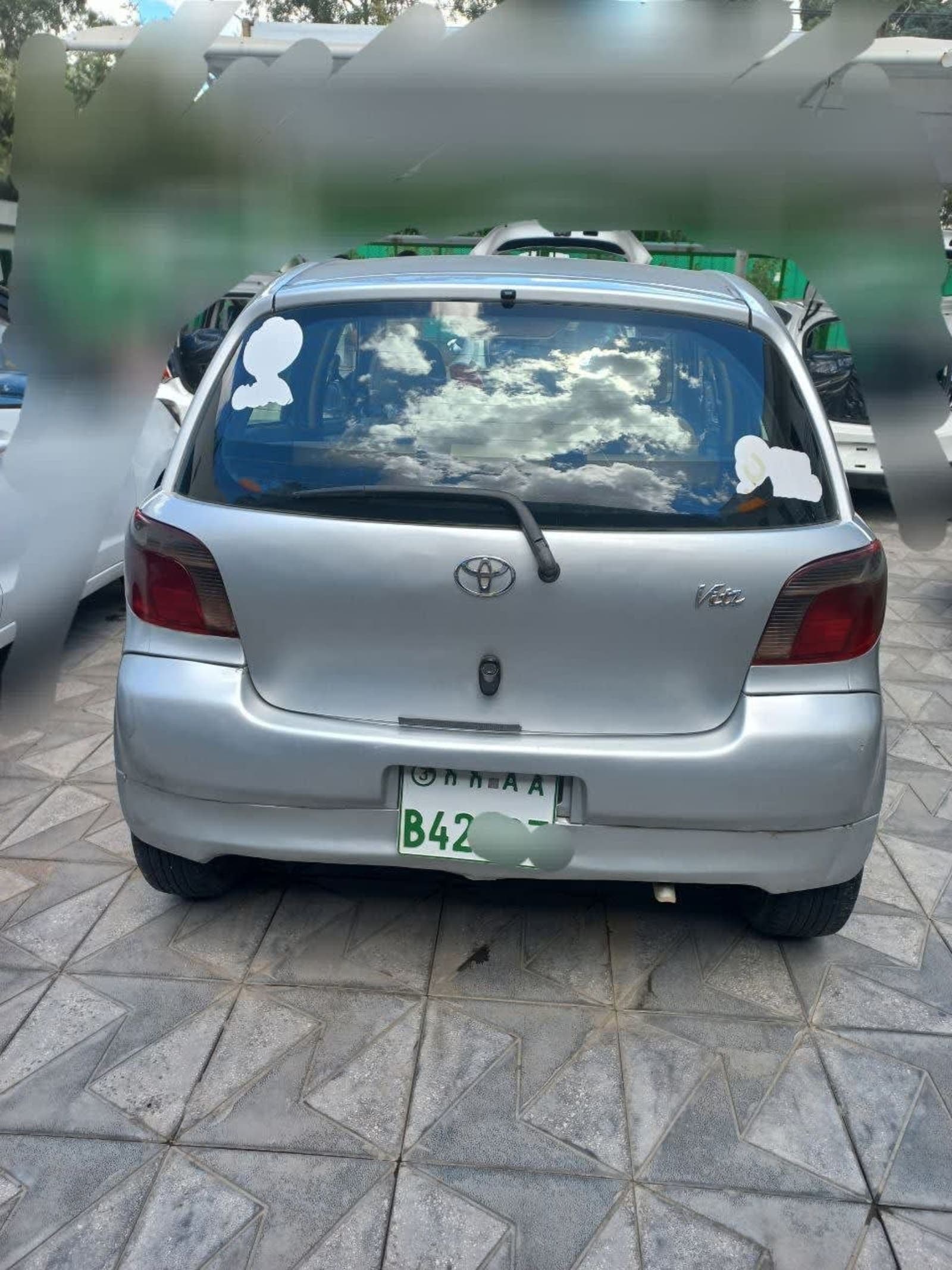 2001 Toyota Vitz — photo 2