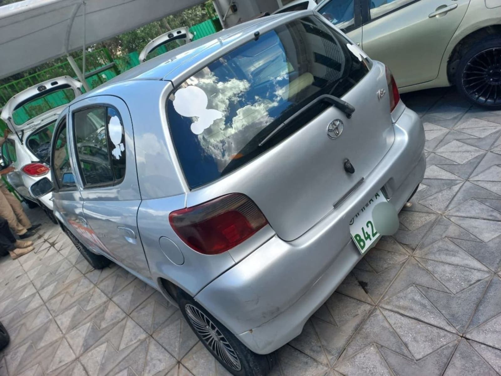 2001 Toyota Vitz — photo 3