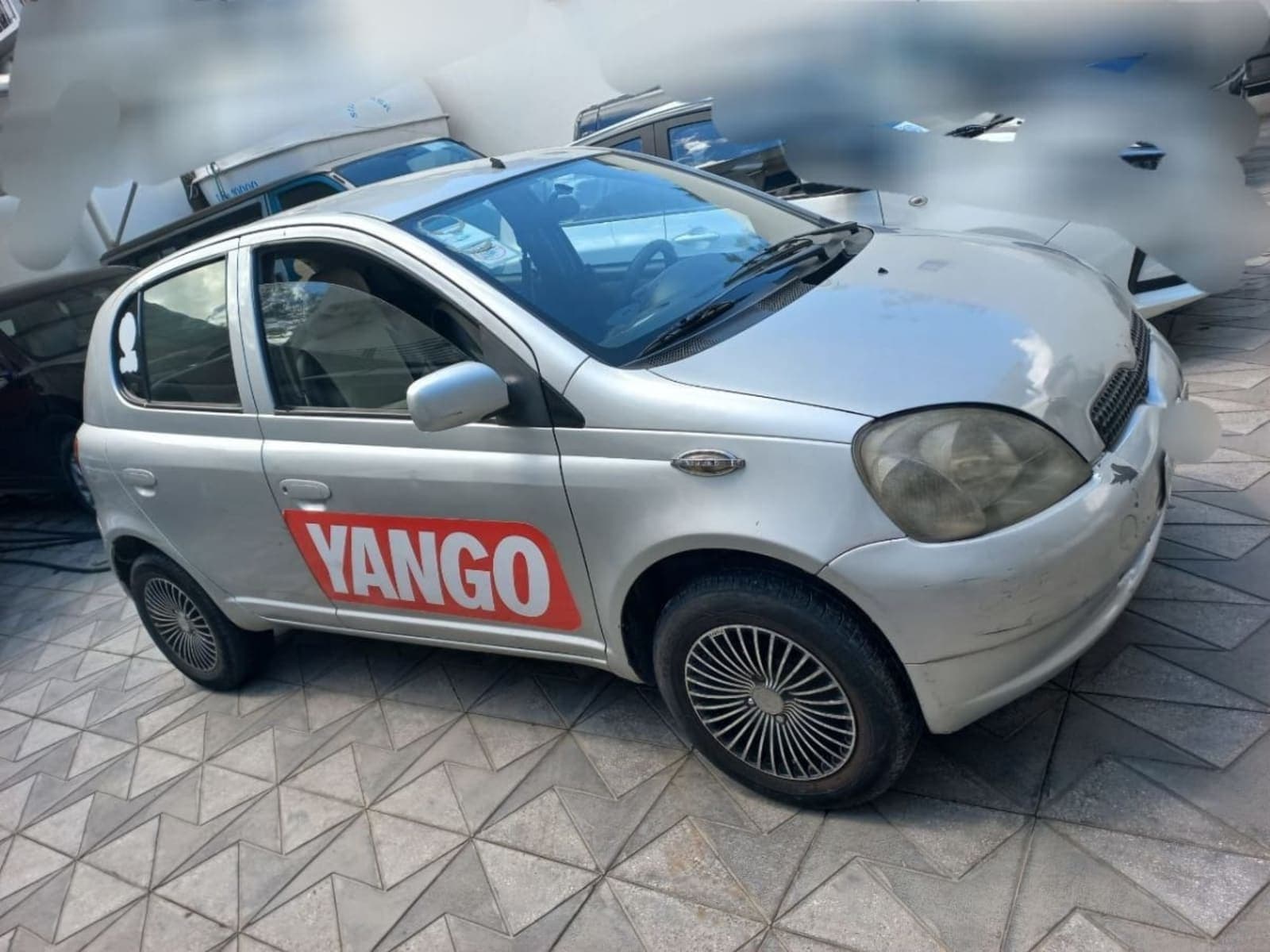 2001 Toyota Vitz — photo 4