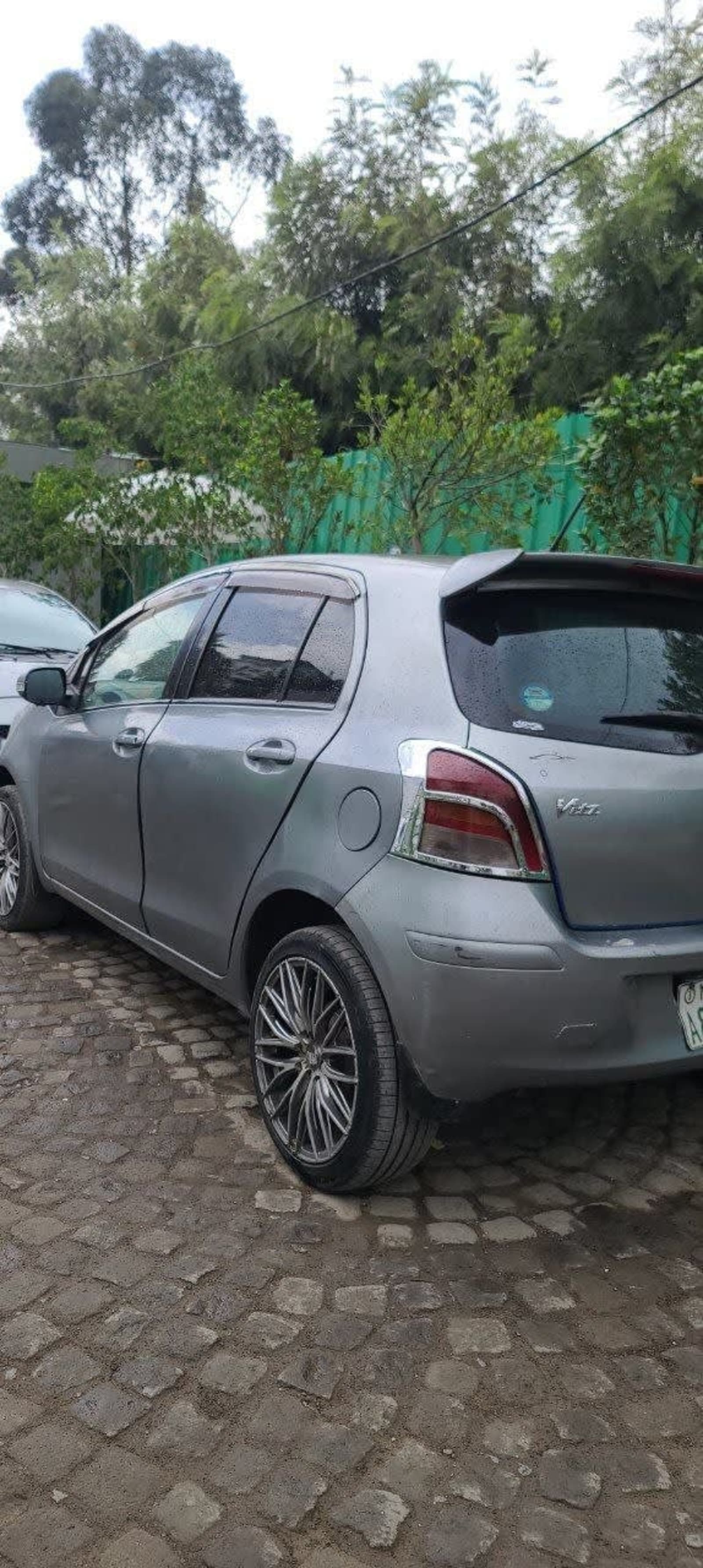 2008 Toyota Yaris Compact โ photo 2
