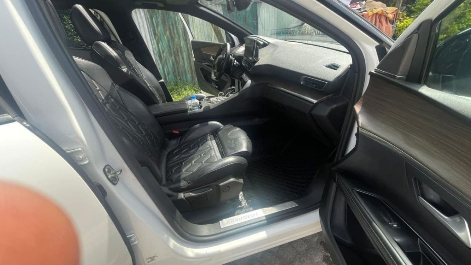 2022 Peugeot 5008 — photo 2