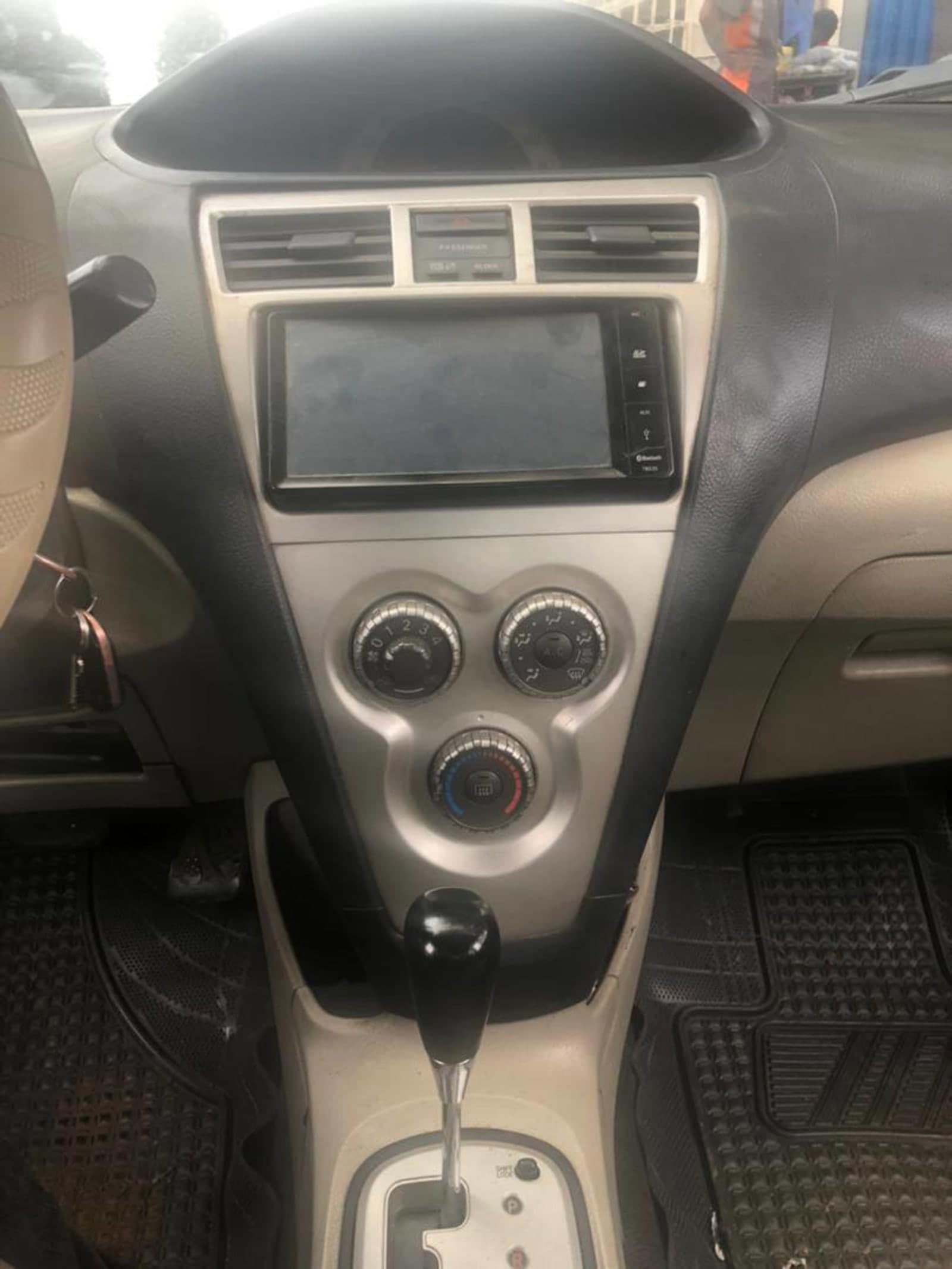 2007 Toyota Yaris Belta — photo 2