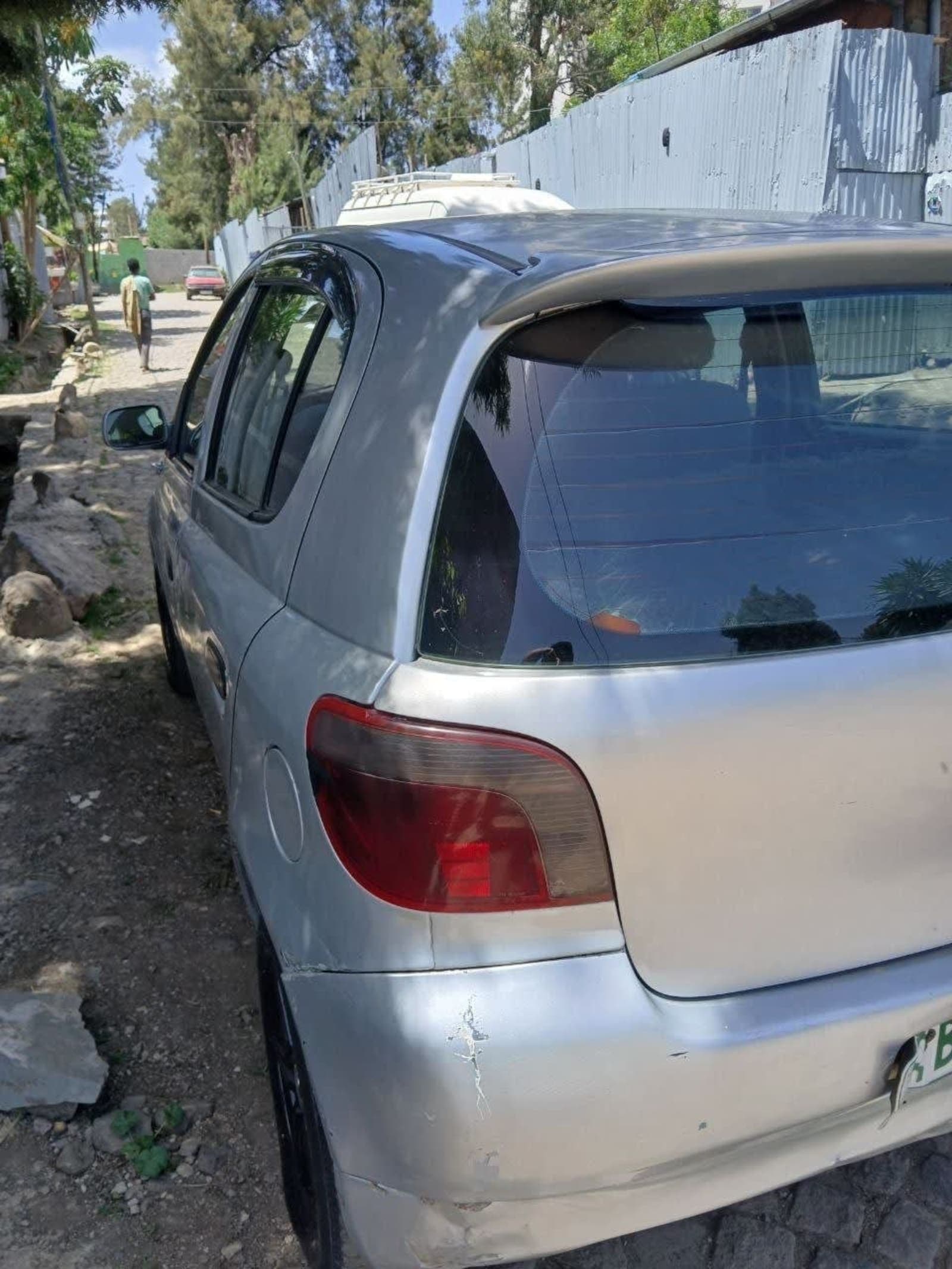 2001 Toyota Vitz — photo 1