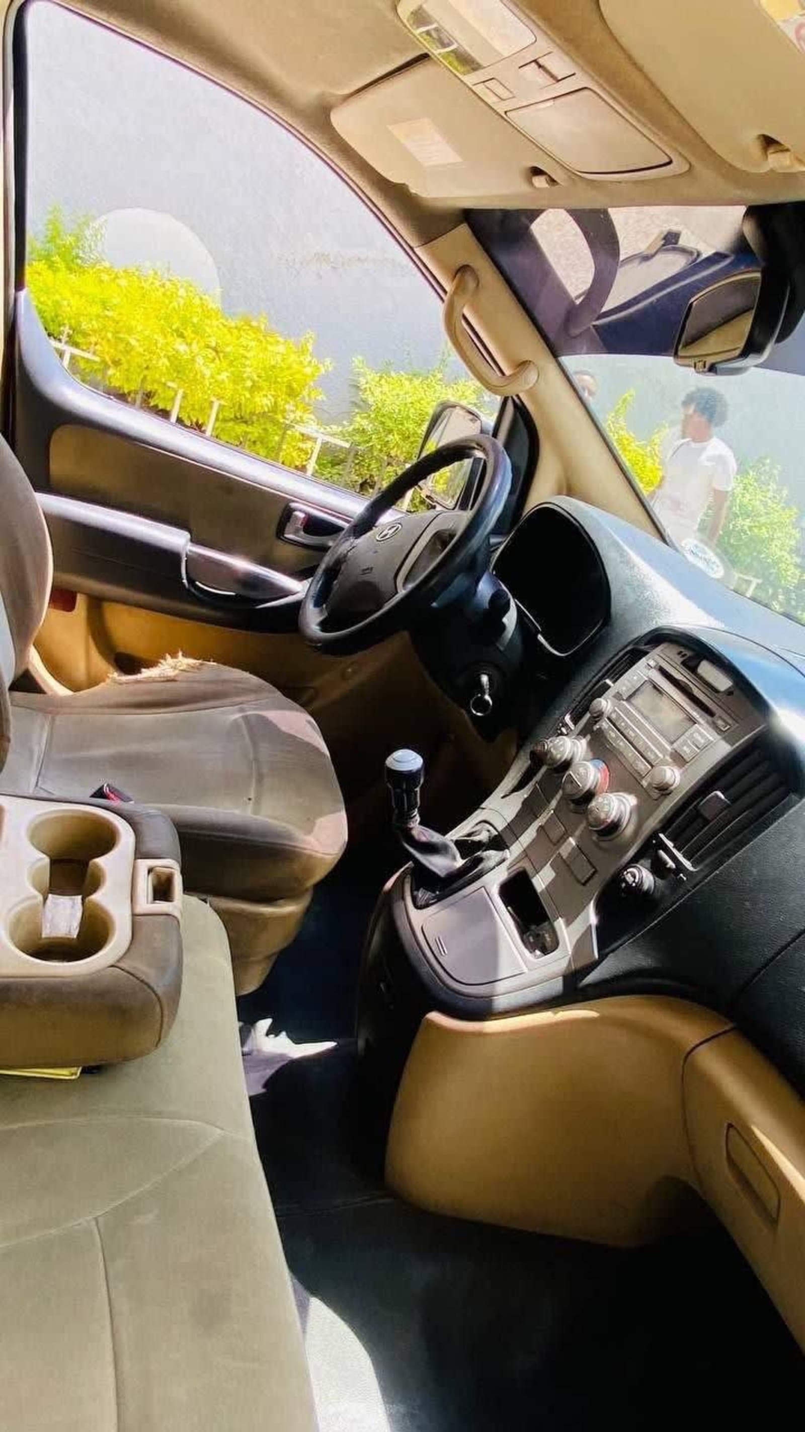 2010 Hyundai H1 — photo 3