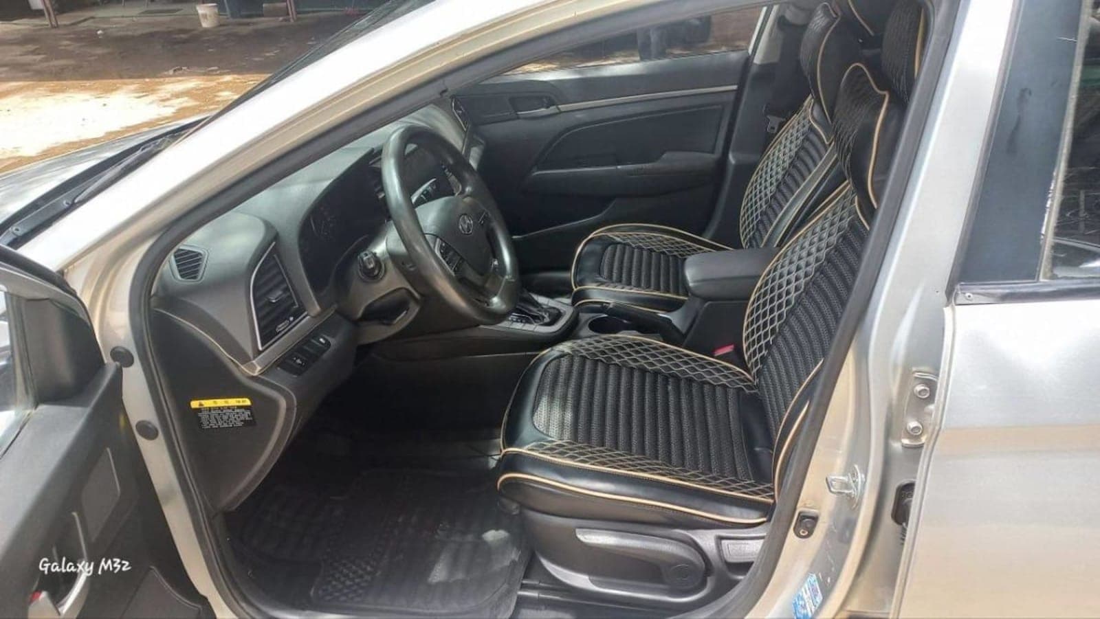 2017 Hyundai Avante — photo 2
