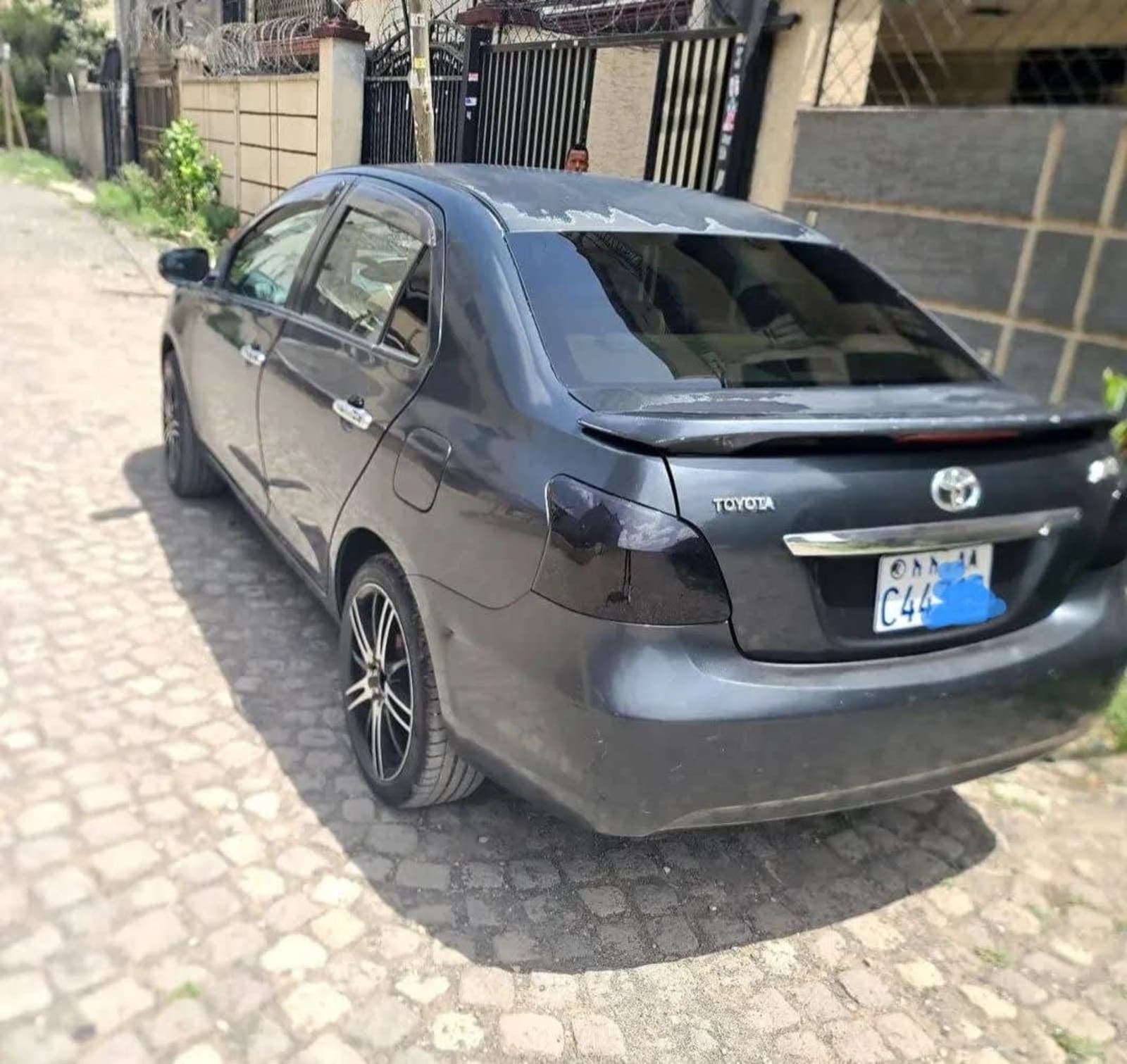 2010 Toyota Yaris Belta — photo 1