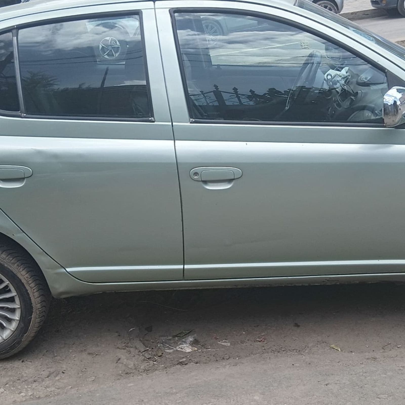 2001 Toyota Vitz — photo 1