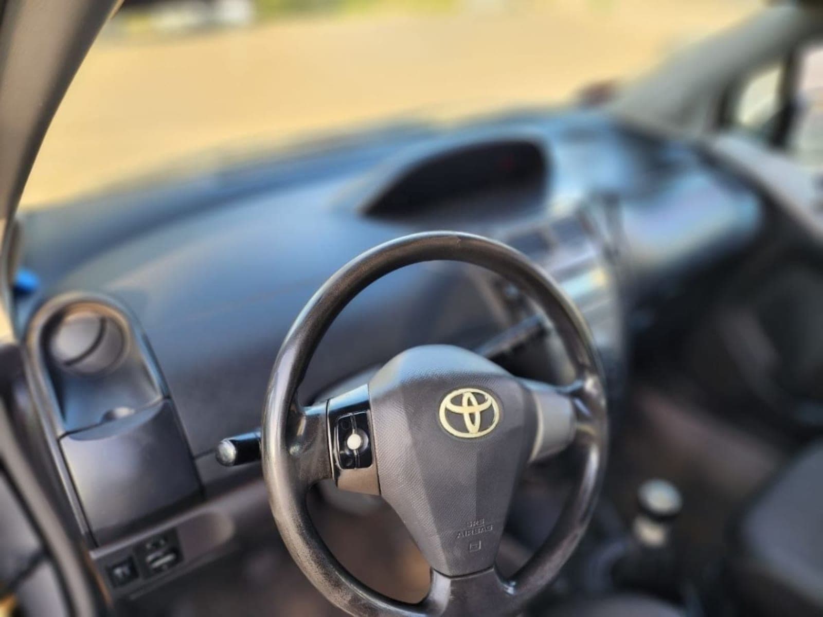 2009 Toyota Yaris Compact — photo 7