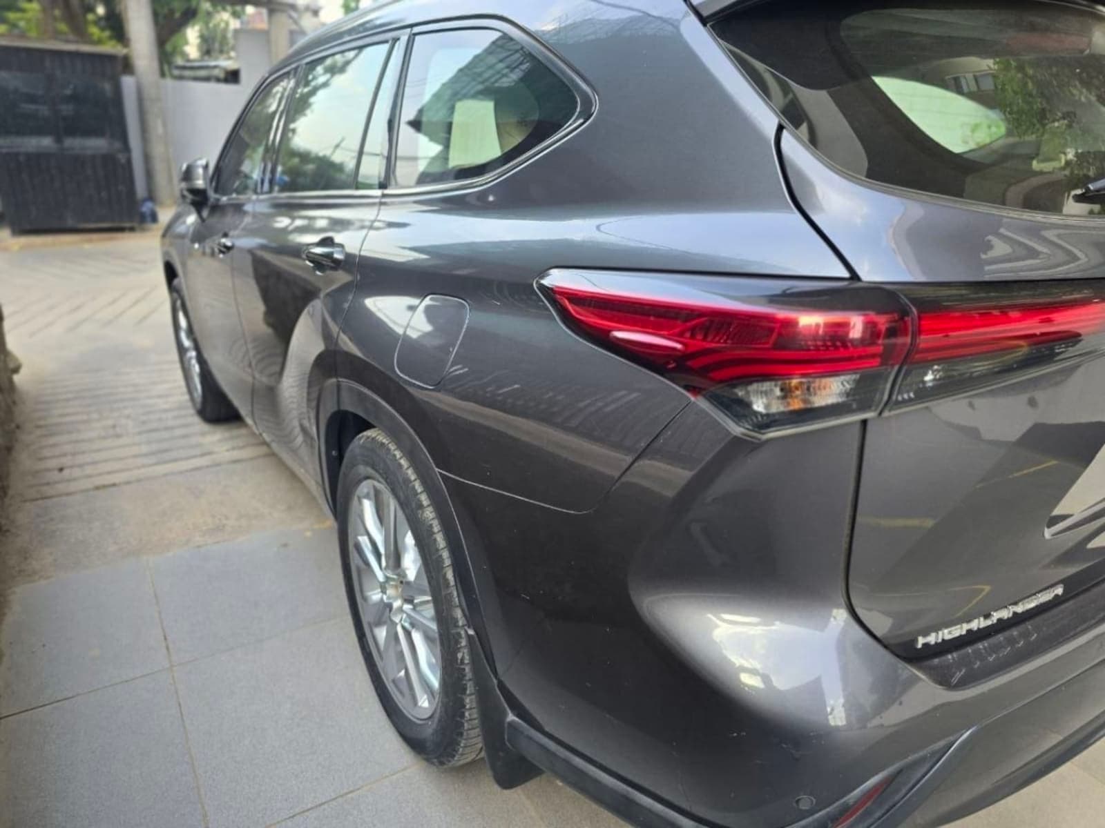 2024 Toyota Highlander Hybrid Limited โ photo 2