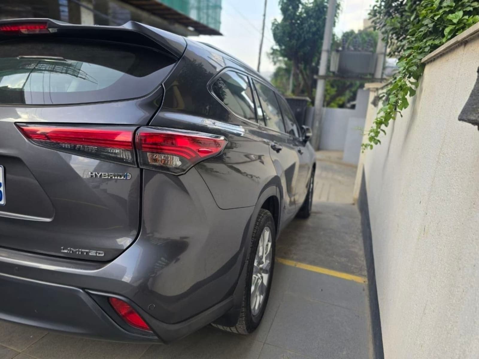 2024 Toyota Highlander Hybrid Limited โ photo 3