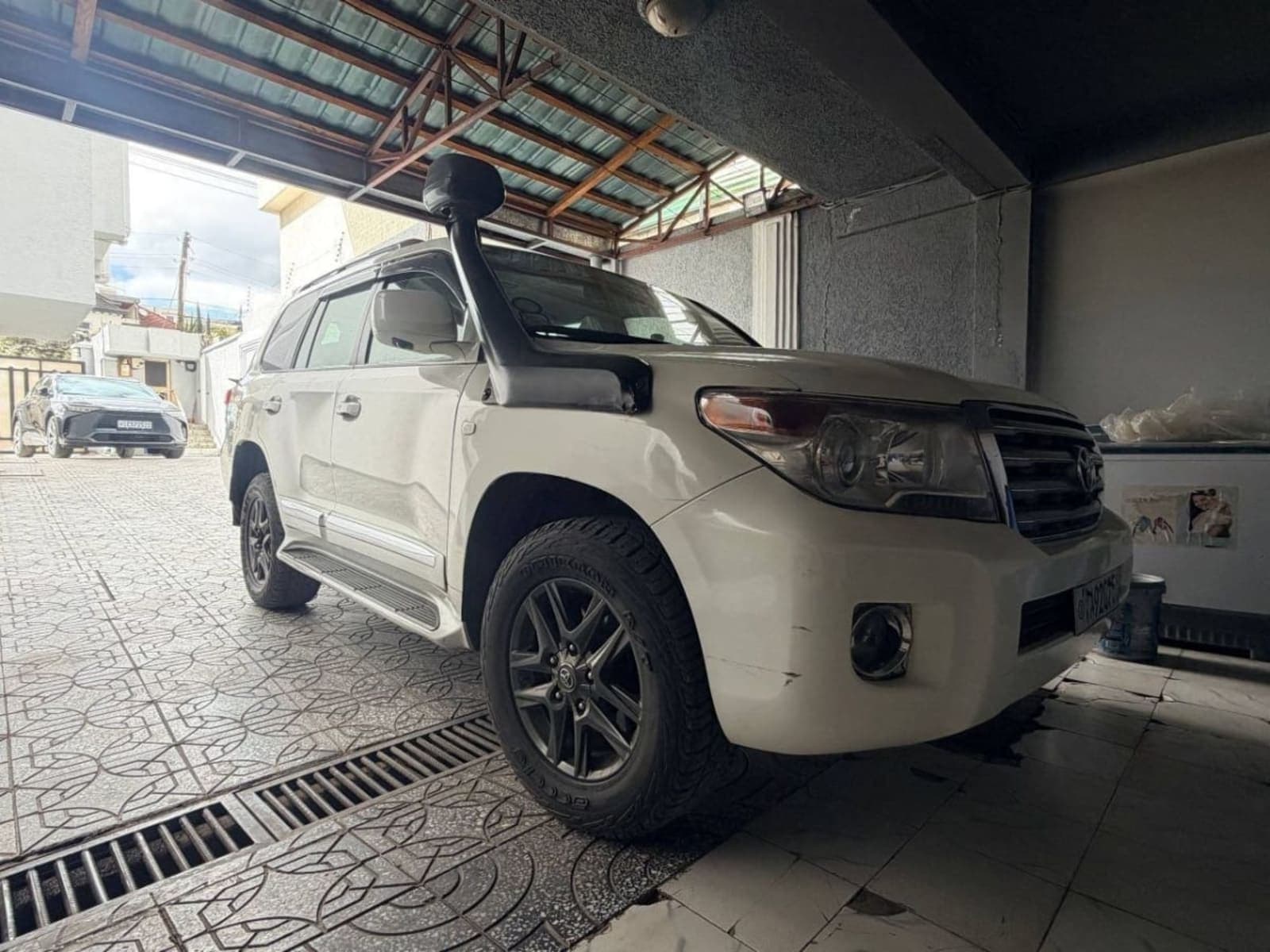 2012 Toyota Landcruiser GXR — photo 3