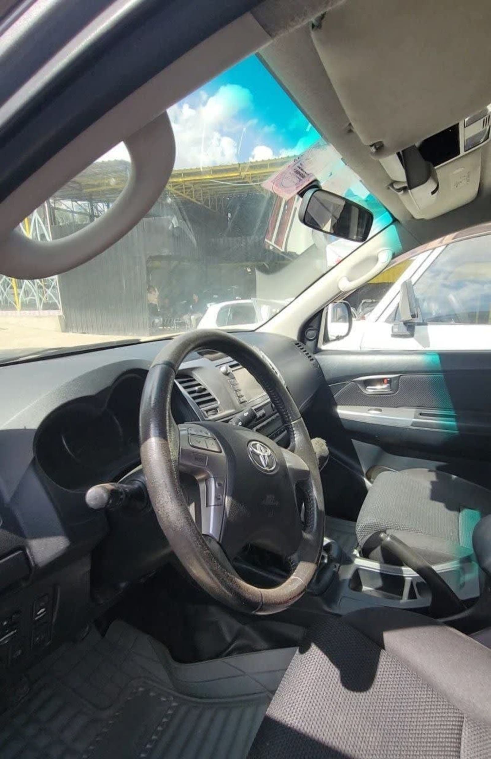 2015 Toyota Hilux Double Cab — photo 3