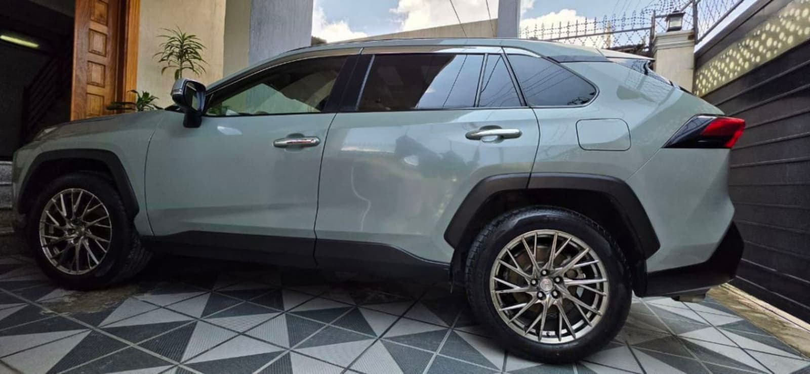 2020 Toyota RAV4 (Europe) — photo 2