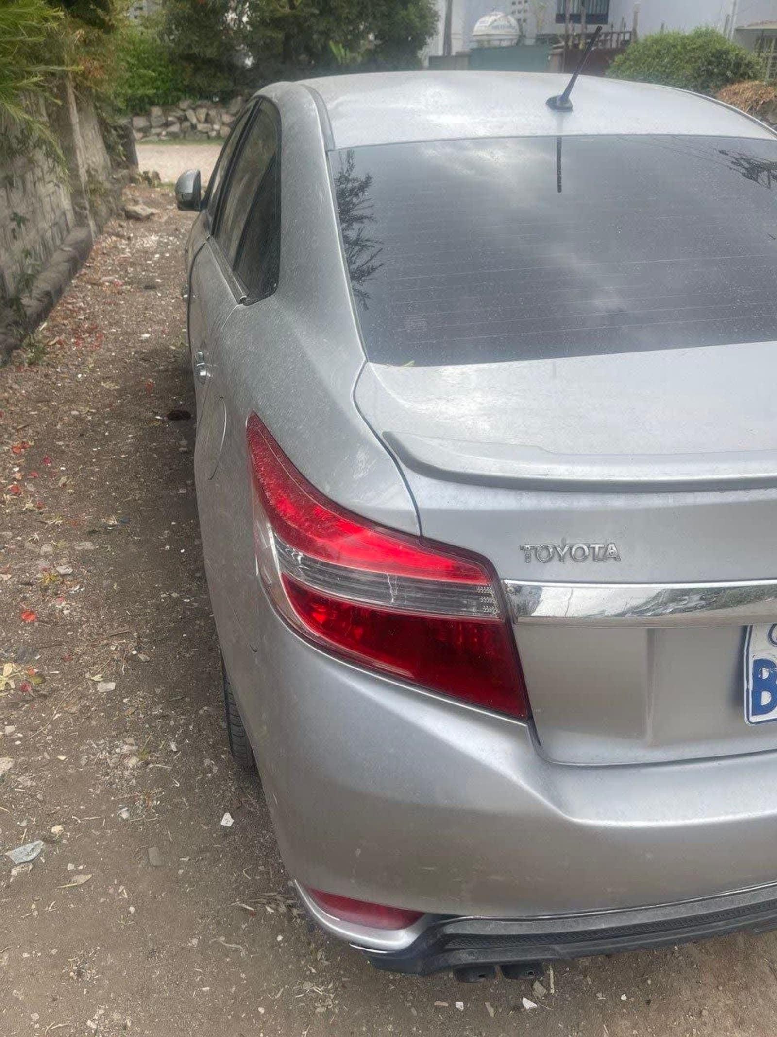 2015 Toyota Yaris sedan โ photo 1