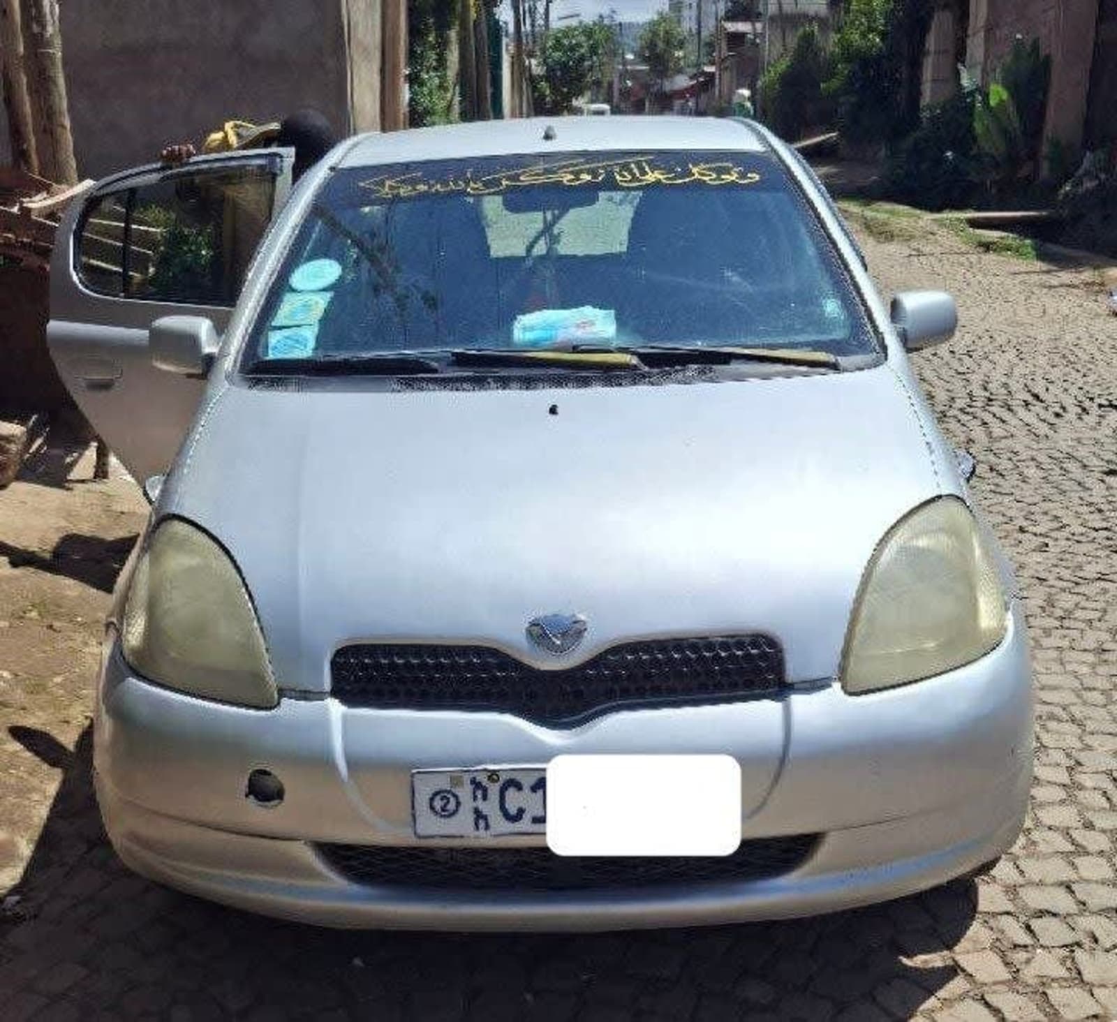 2001 Toyota Vitz — photo 1